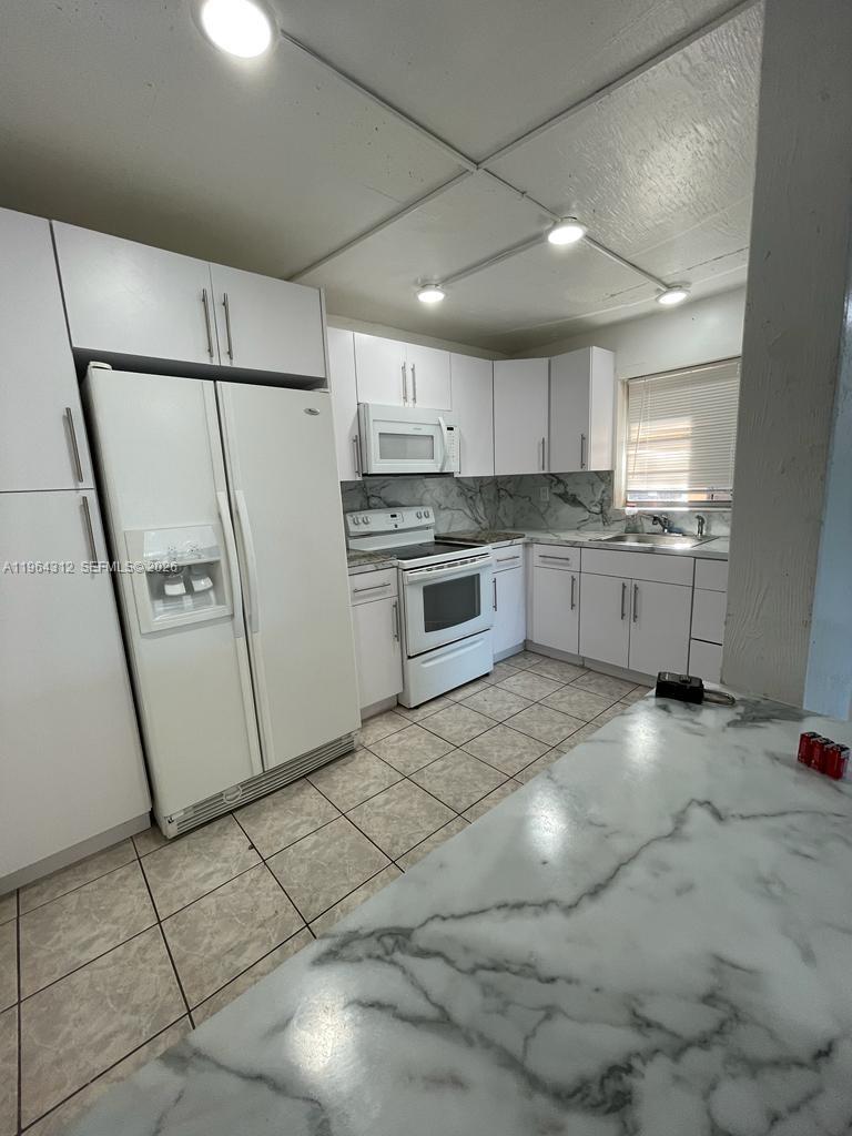 13701 Kendale Lakes Cir # 211 Unit: B-211