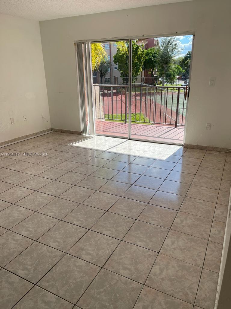 13701 Kendale Lakes Cir # 211 Unit: B-211