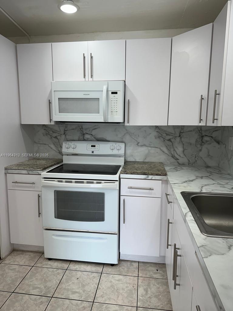 13701 Kendale Lakes Cir # 211 Unit: B-211