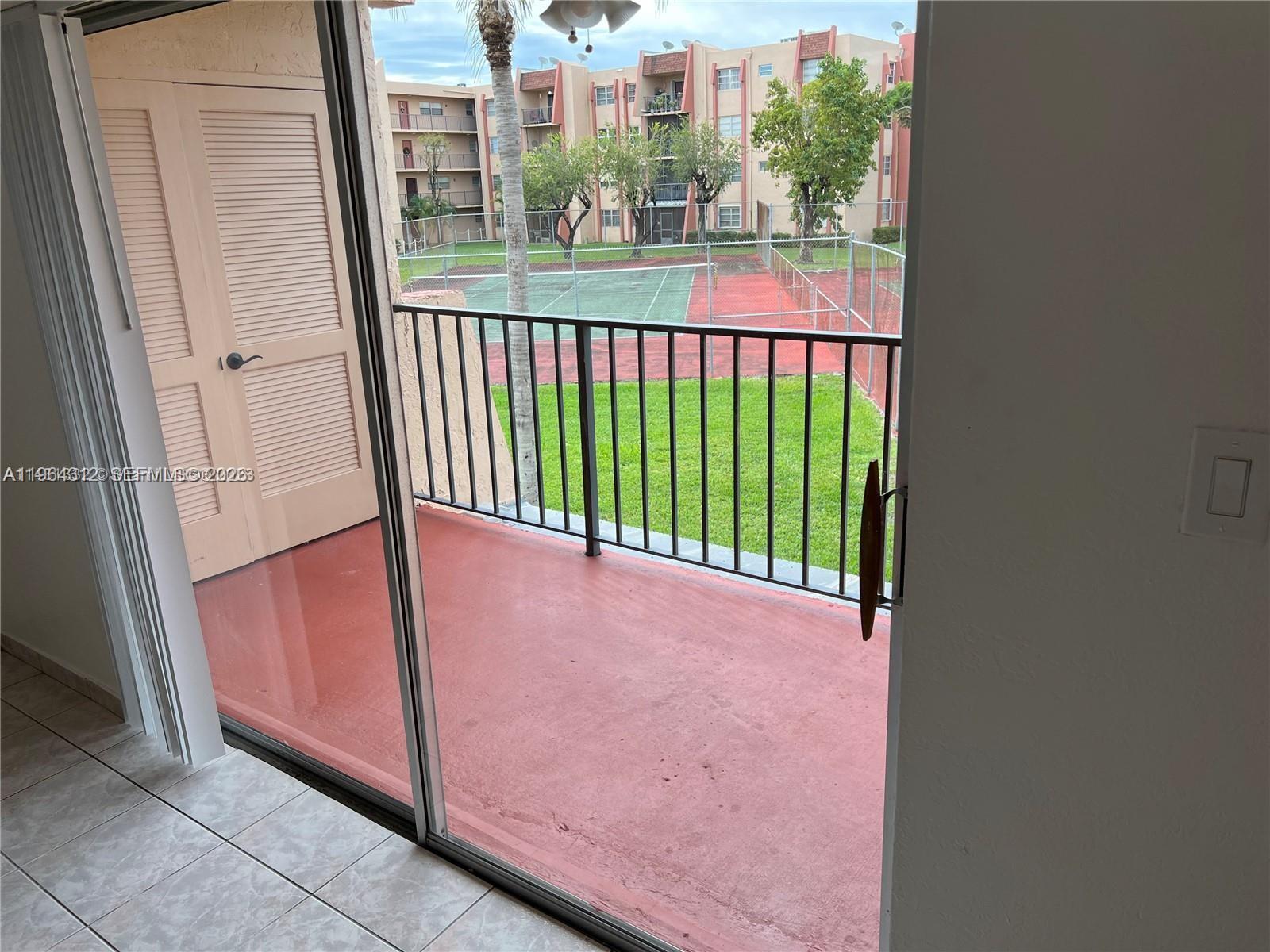 13701 Kendale Lakes Cir # 211 Unit: B-211