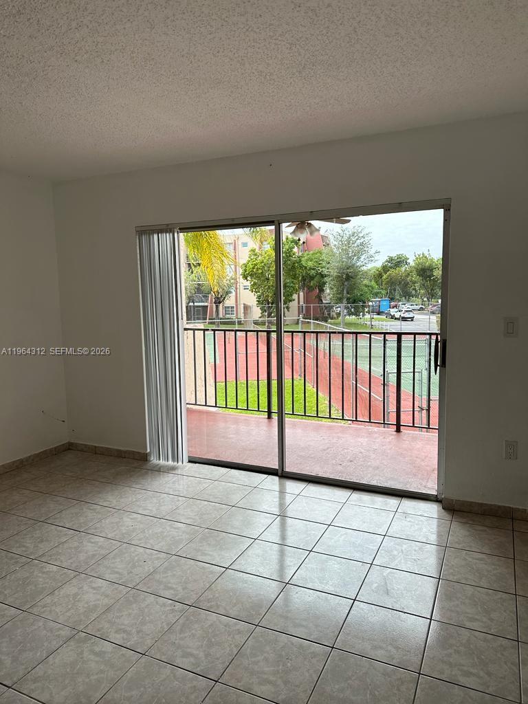 13701 Kendale Lakes Cir # 211 Unit: B-211