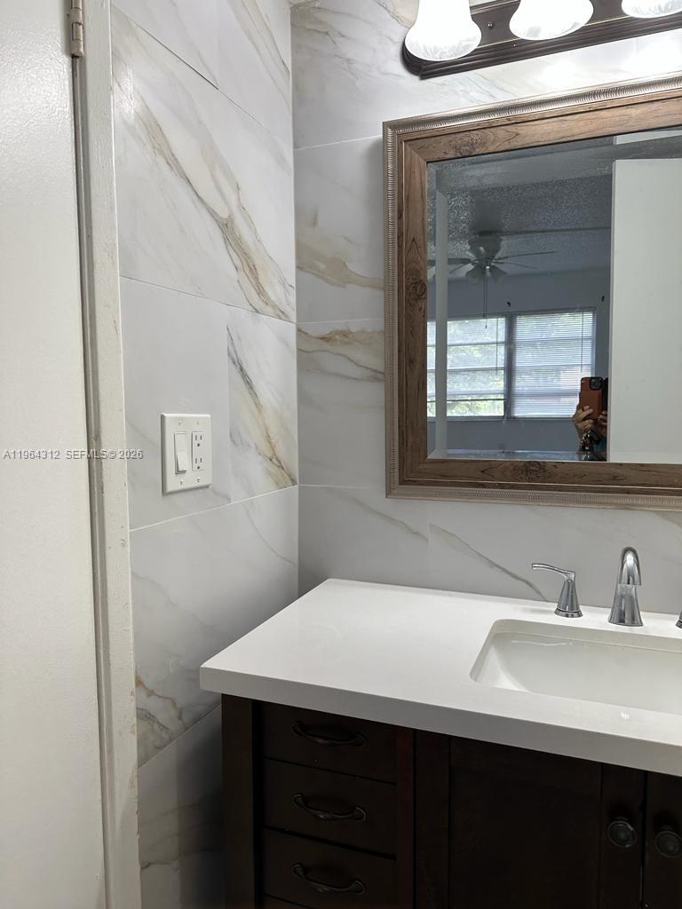 13701 Kendale Lakes Cir # 211 Unit: B-211