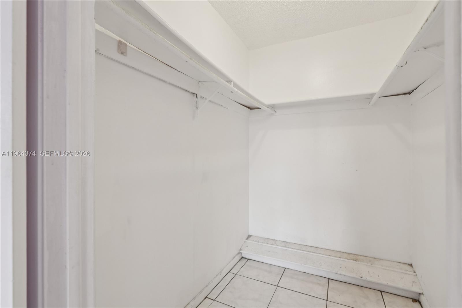 8135 sunrise lakes blvd Unit: 208