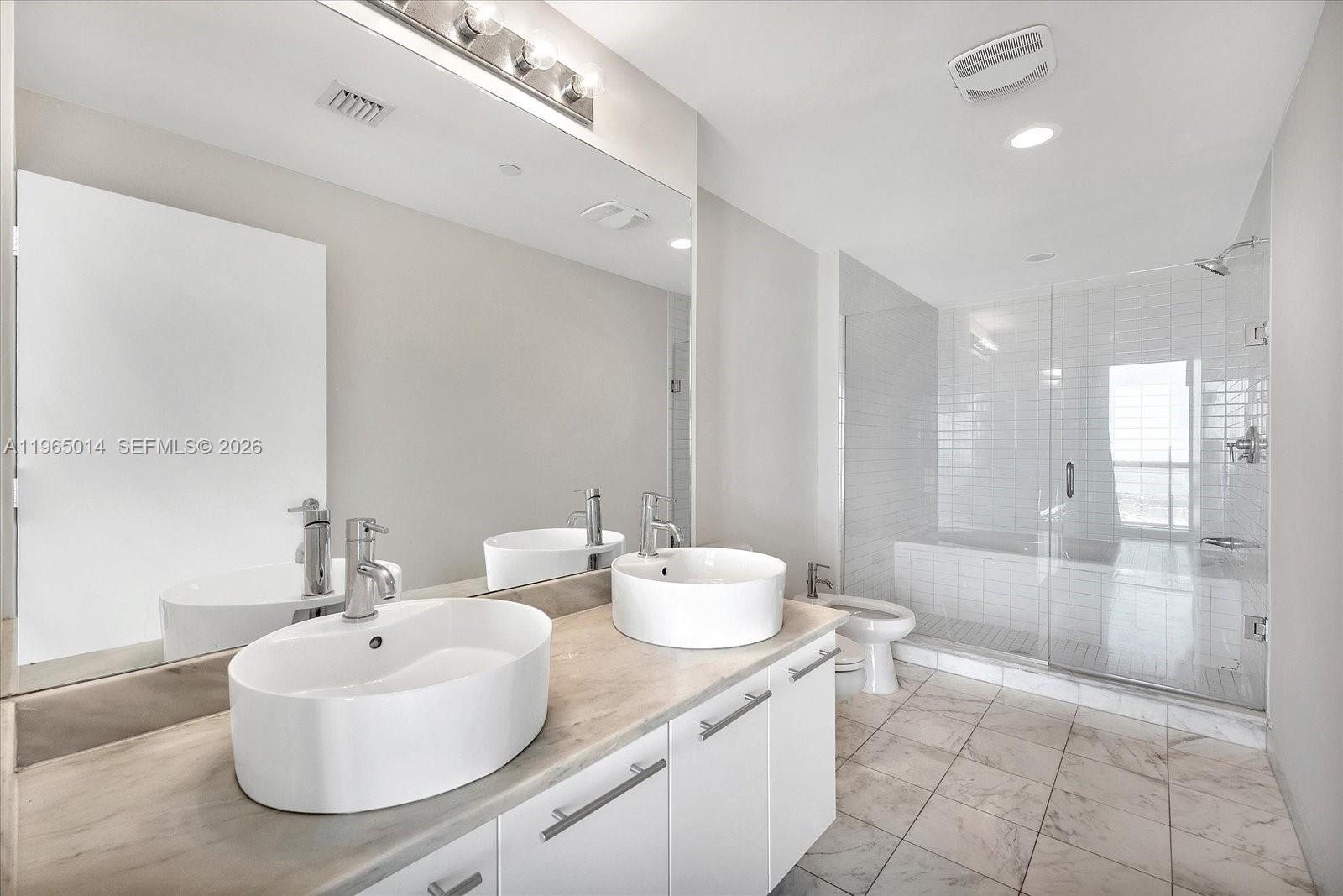 888 Biscayne Blvd # 3111