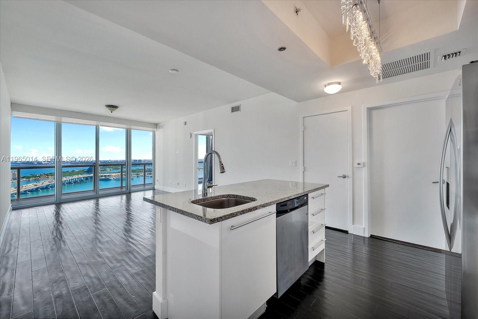 888 Biscayne Blvd # 3111