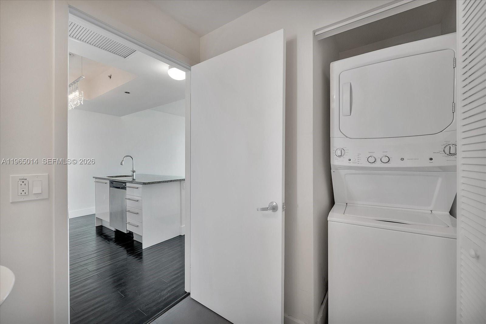 888 Biscayne Blvd # 3111