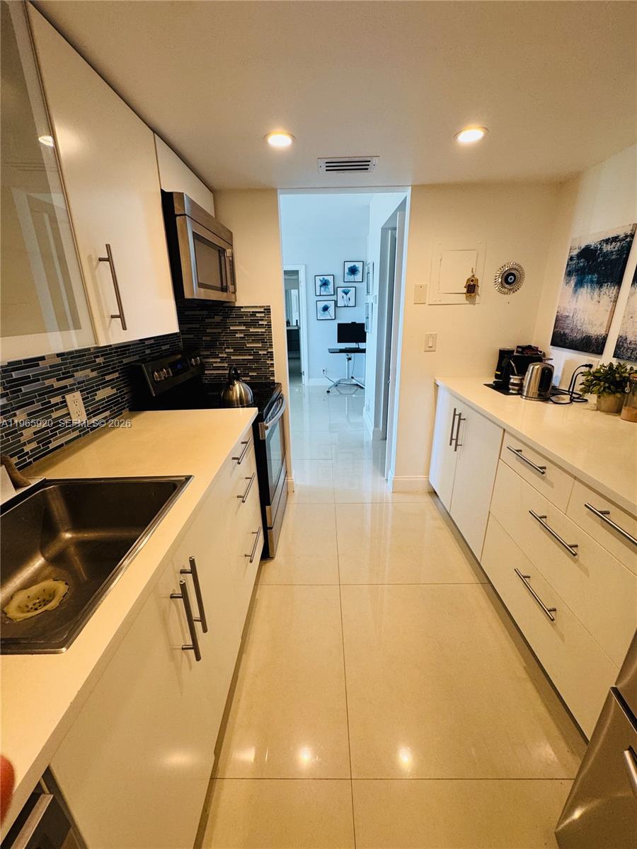 20335 W Country Club Dr # 608