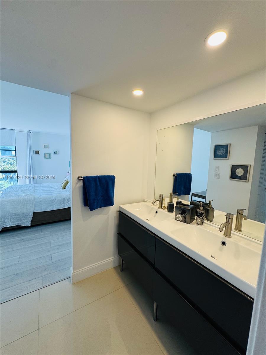 20335 W Country Club Dr # 608