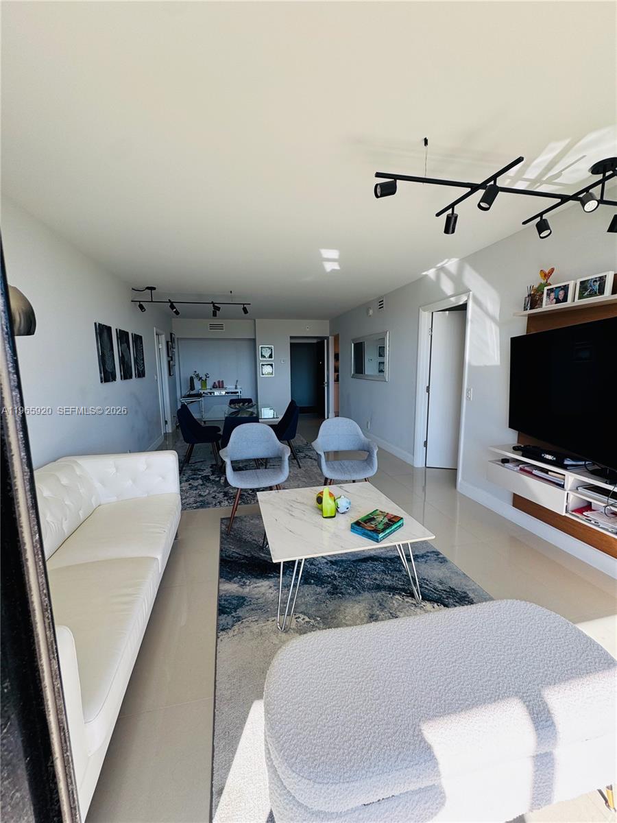 20335 W Country Club Dr # 608