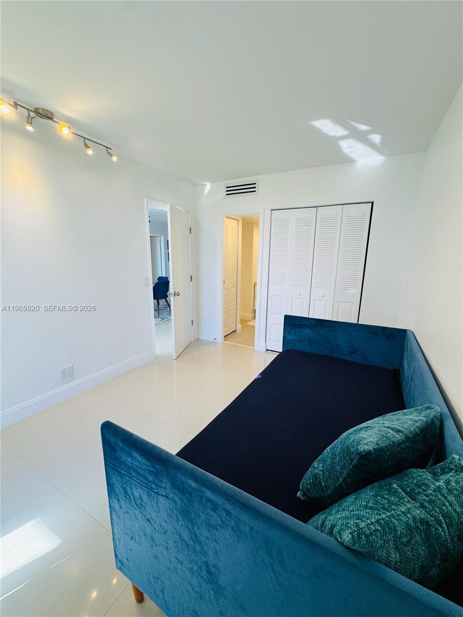20335 W Country Club Dr # 608