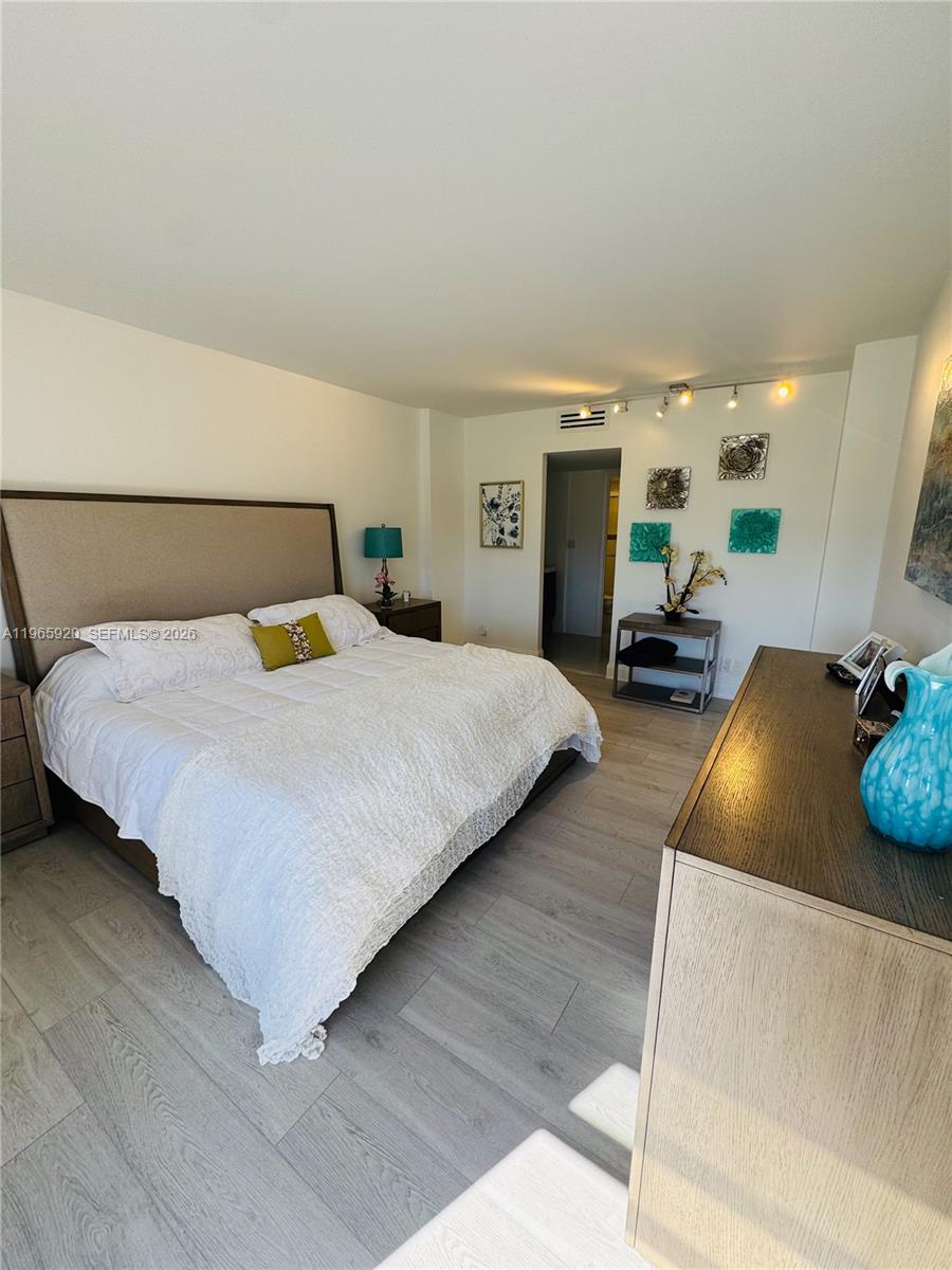 20335 W Country Club Dr # 608