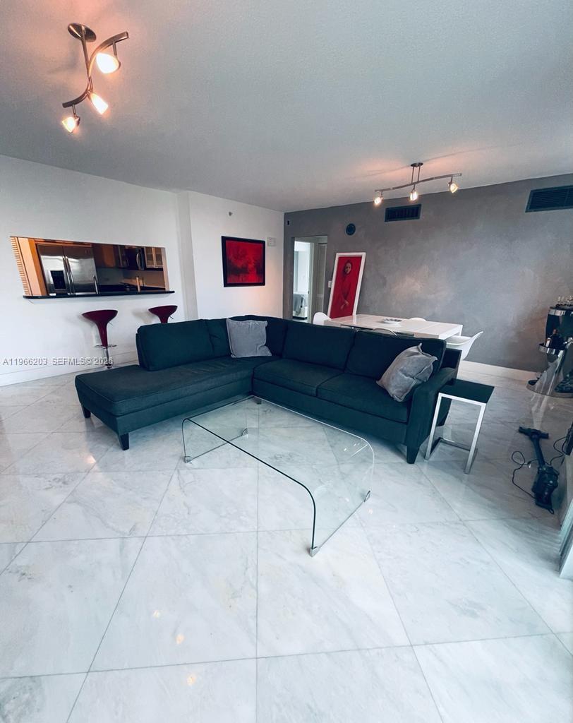 31 SE 5th St # 601