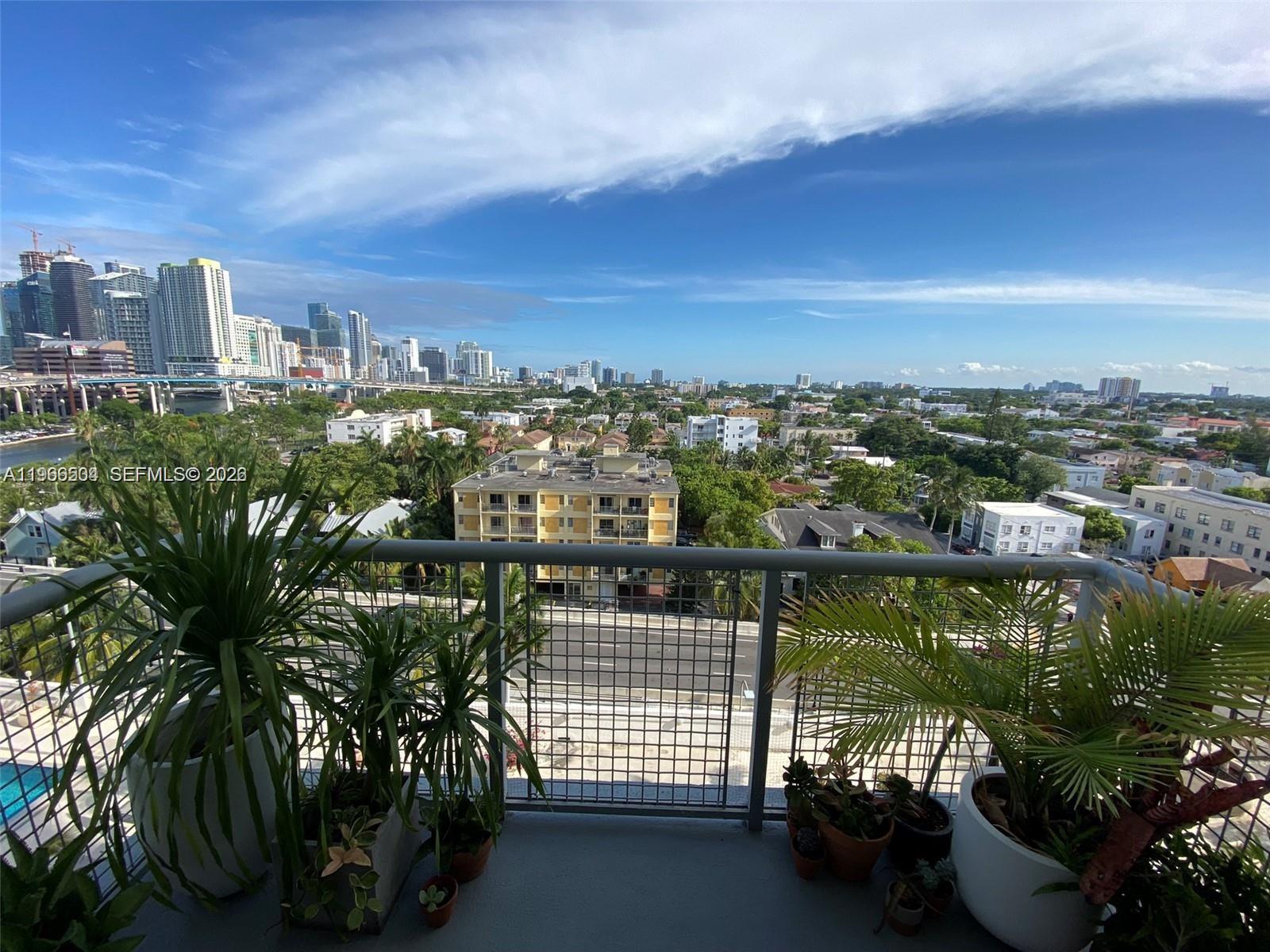 10 SW South River Dr