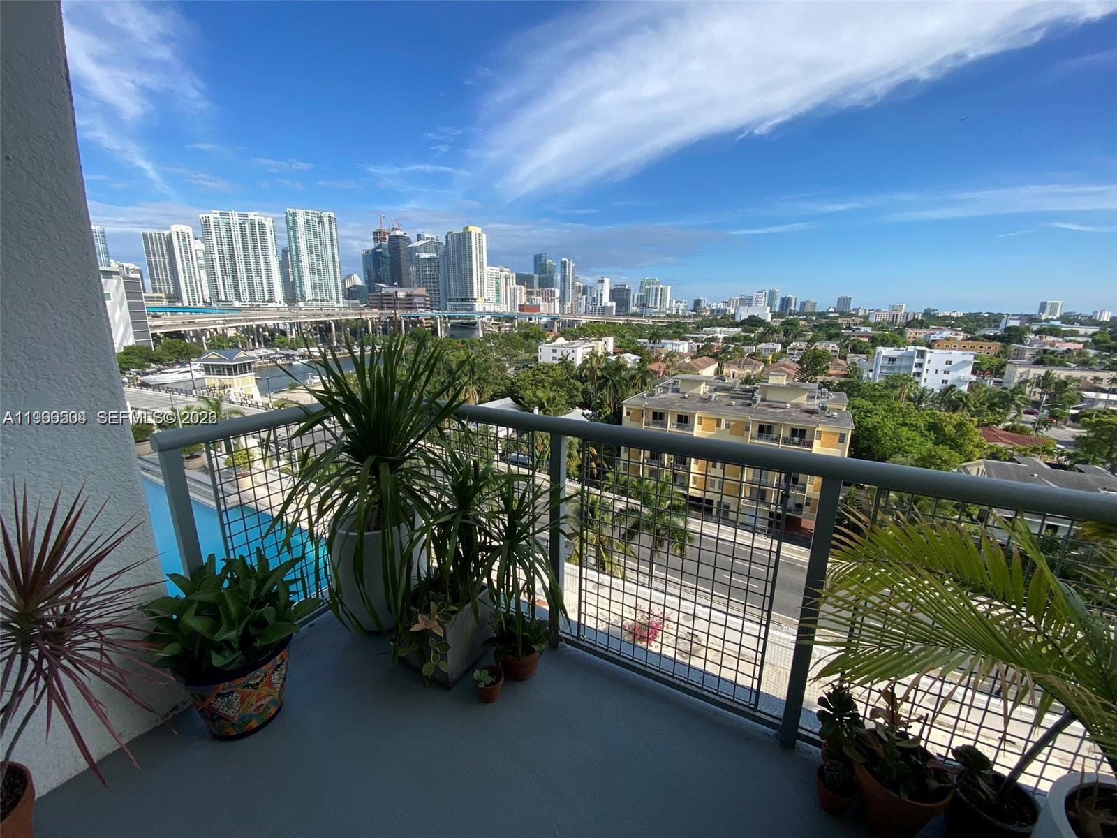 10 SW South River Dr