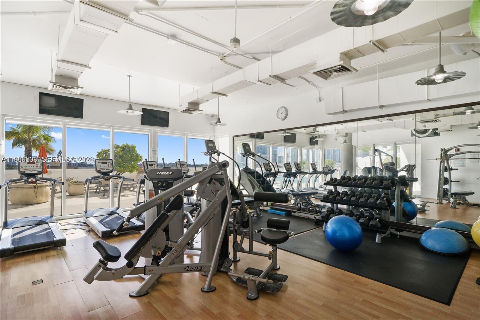 10 SW South River Dr