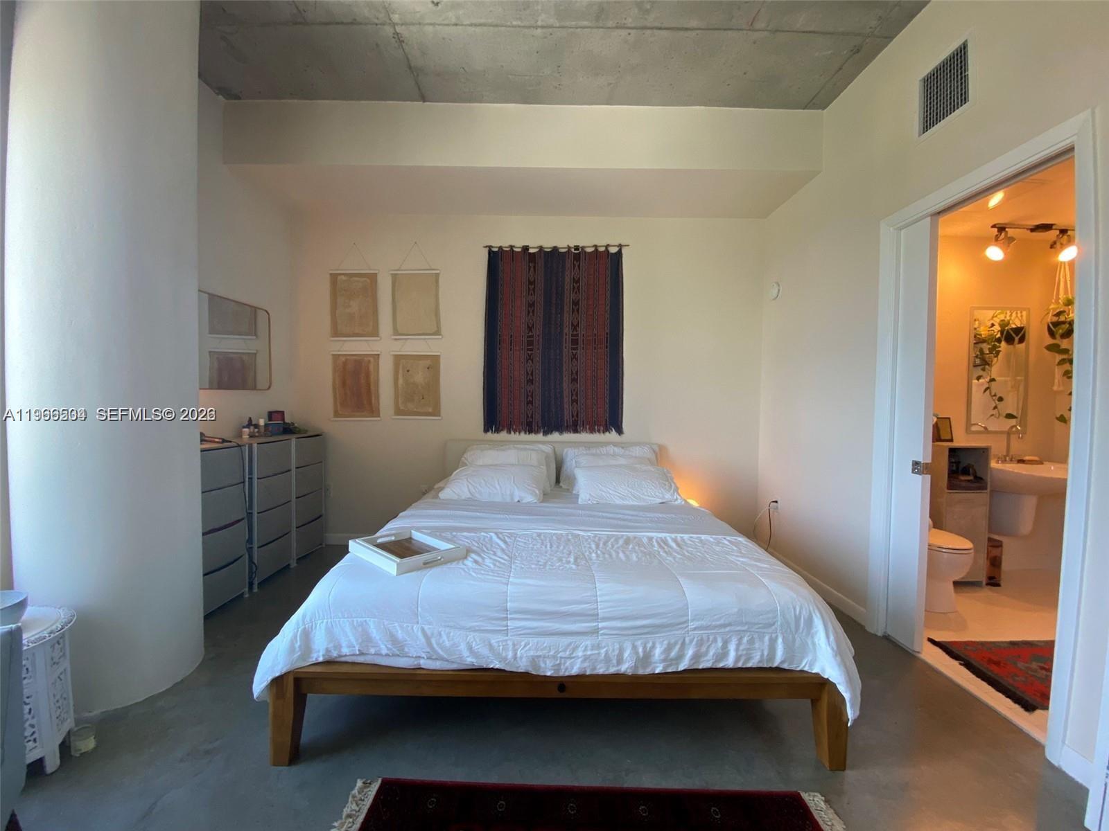 10 SW South River Dr