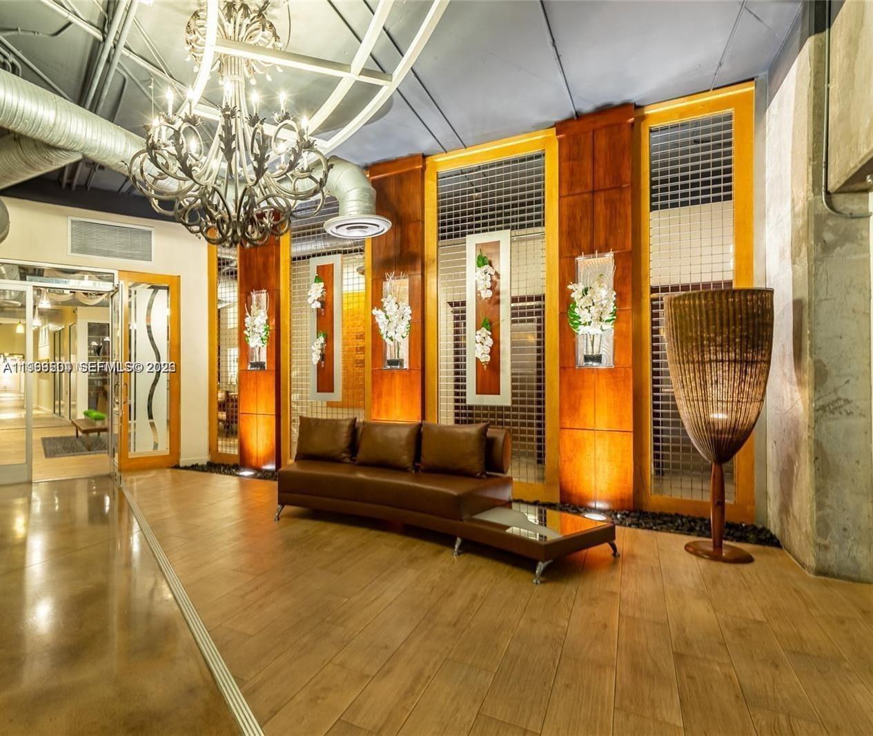 10 SW South River Dr