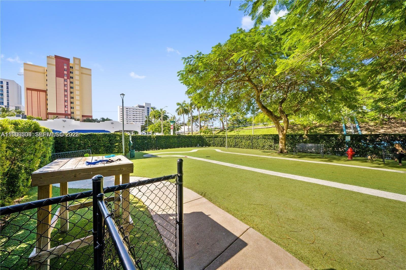 10 SW South River Dr