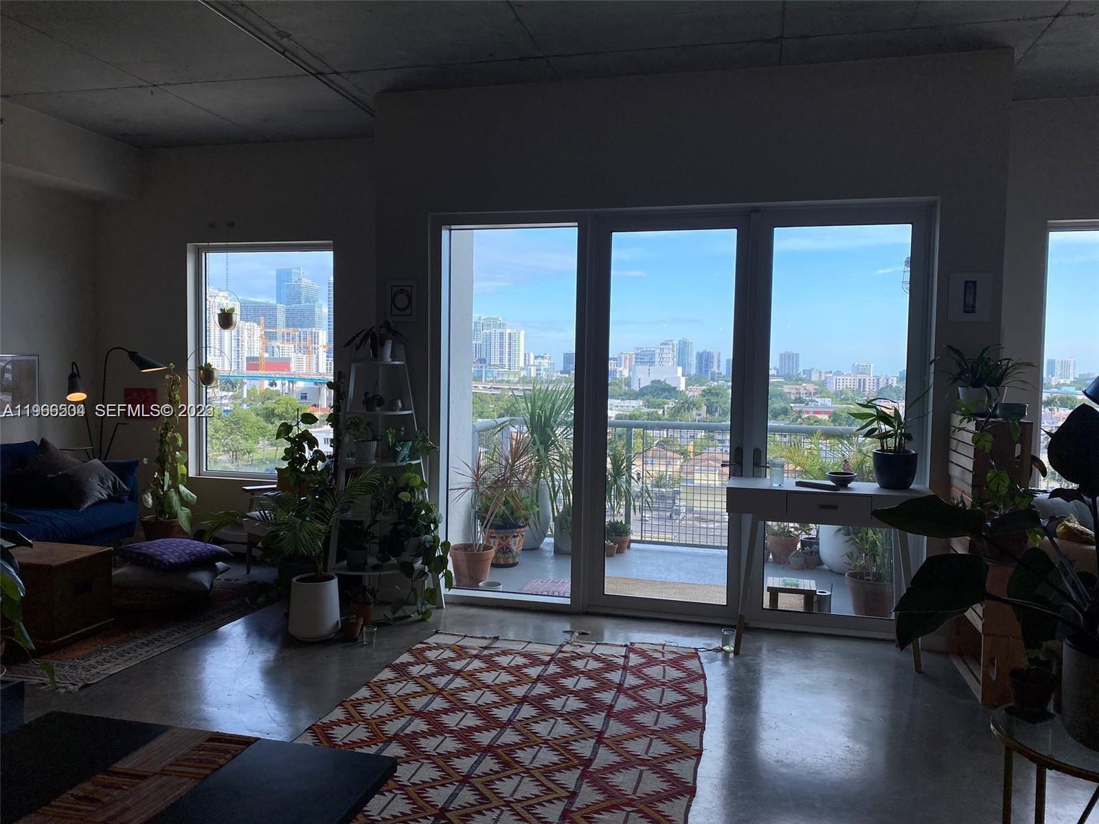 10 SW South River Dr