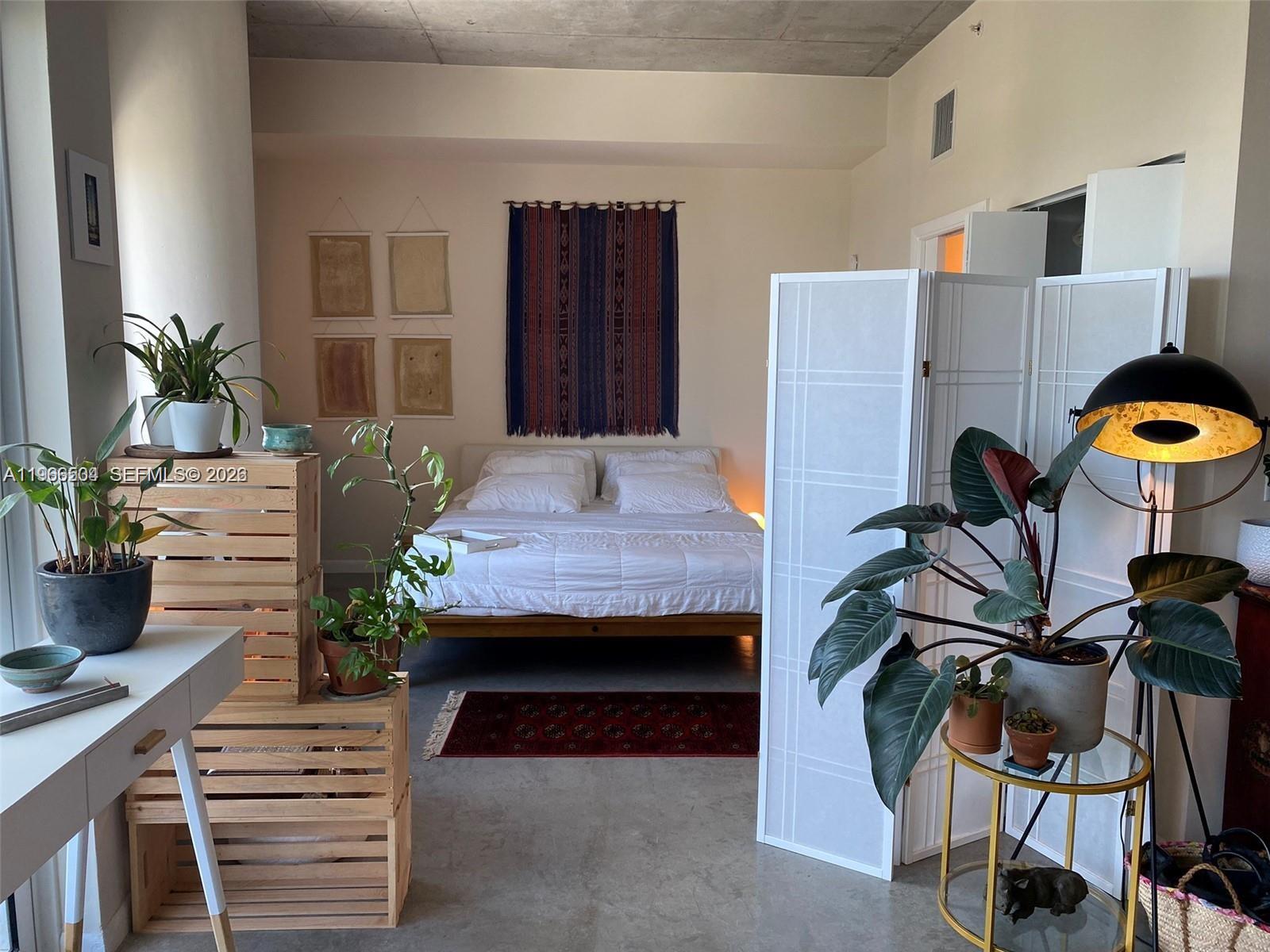 10 SW South River Dr