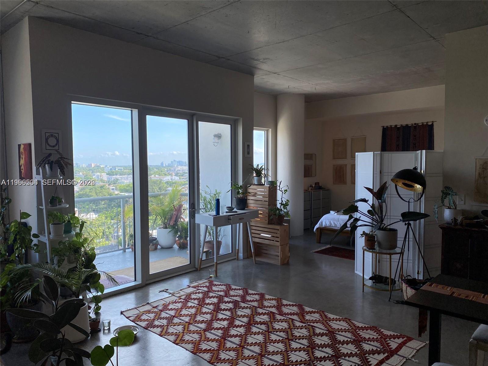 10 SW South River Dr