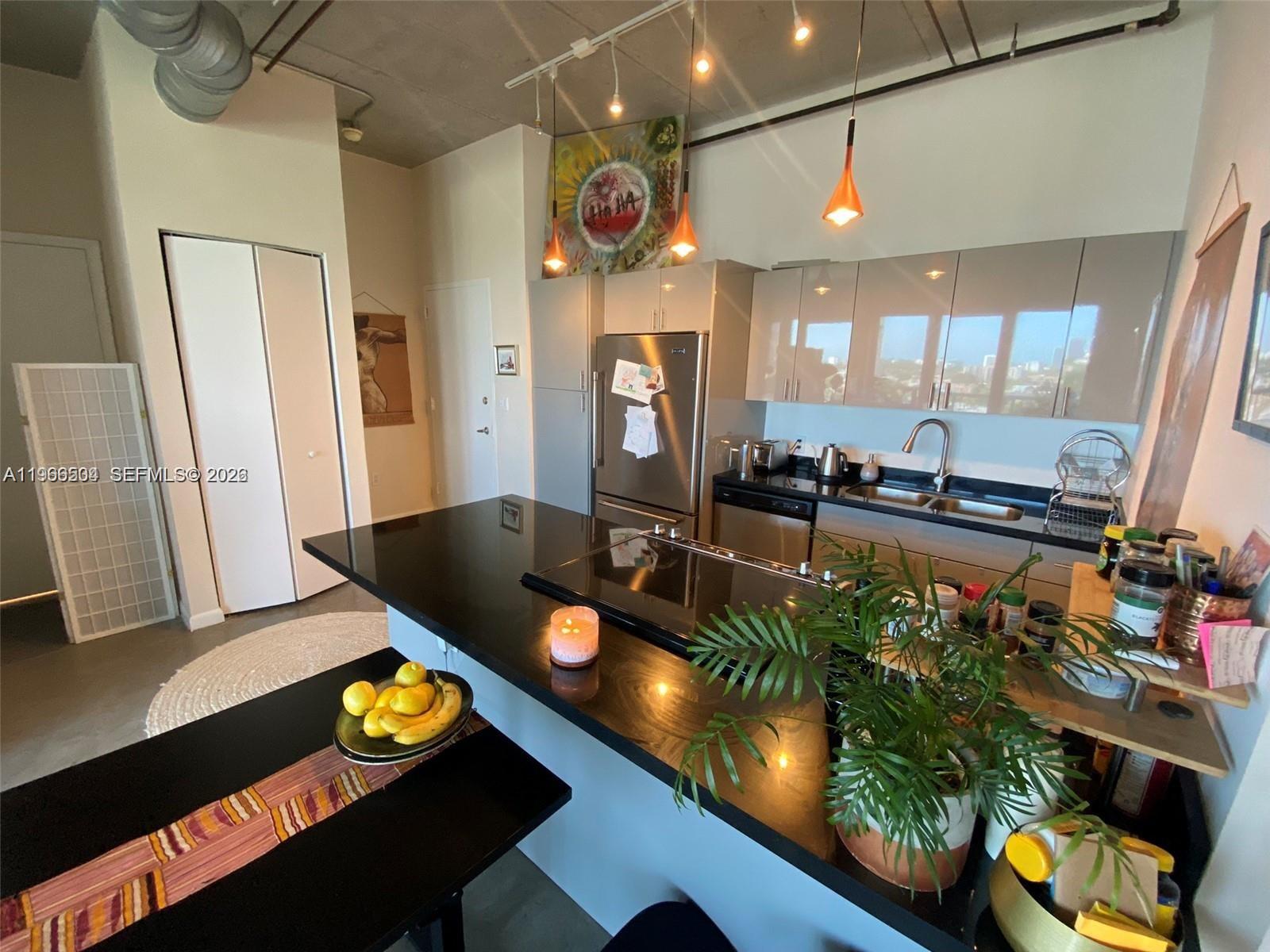 10 SW South River Dr