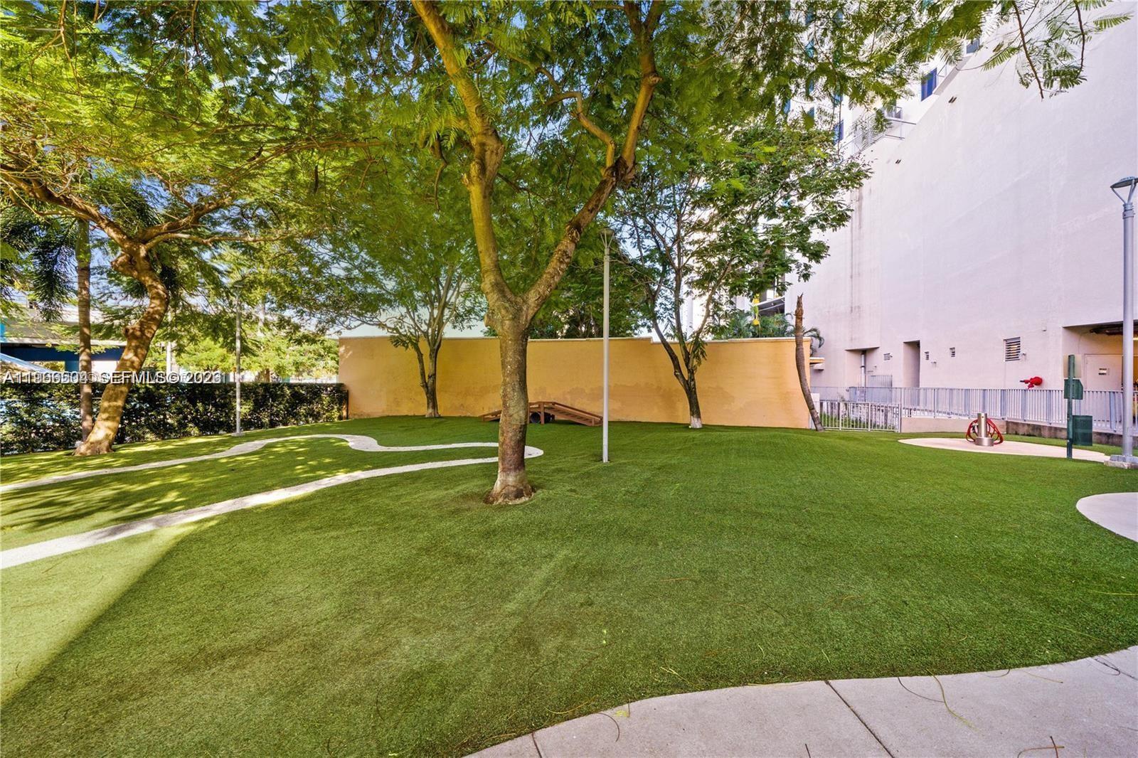 10 SW South River Dr