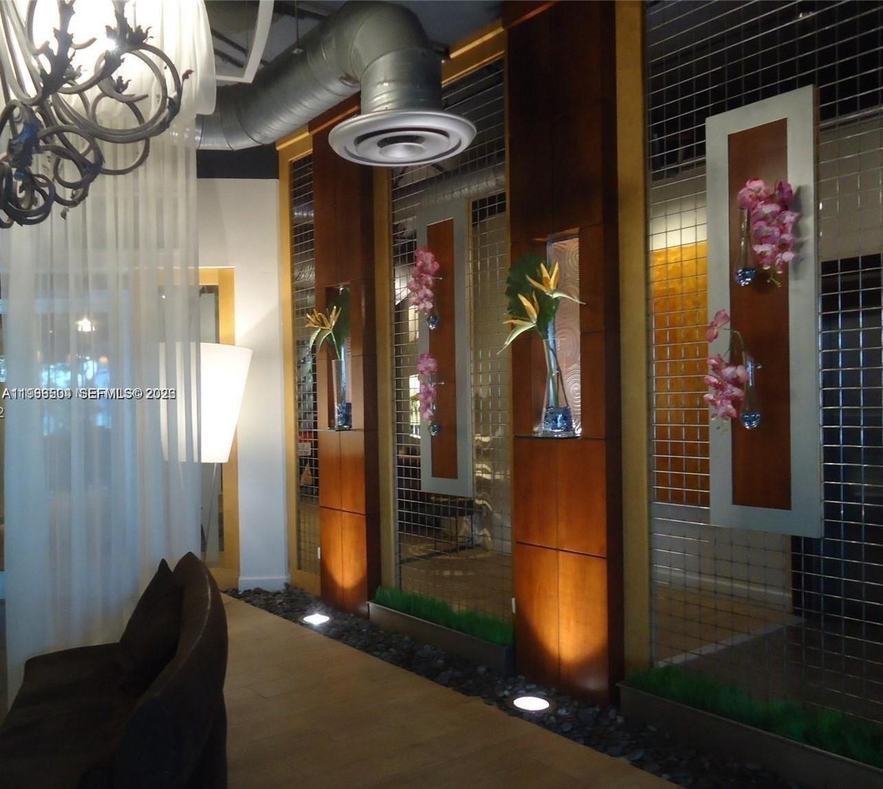 10 SW South River Dr