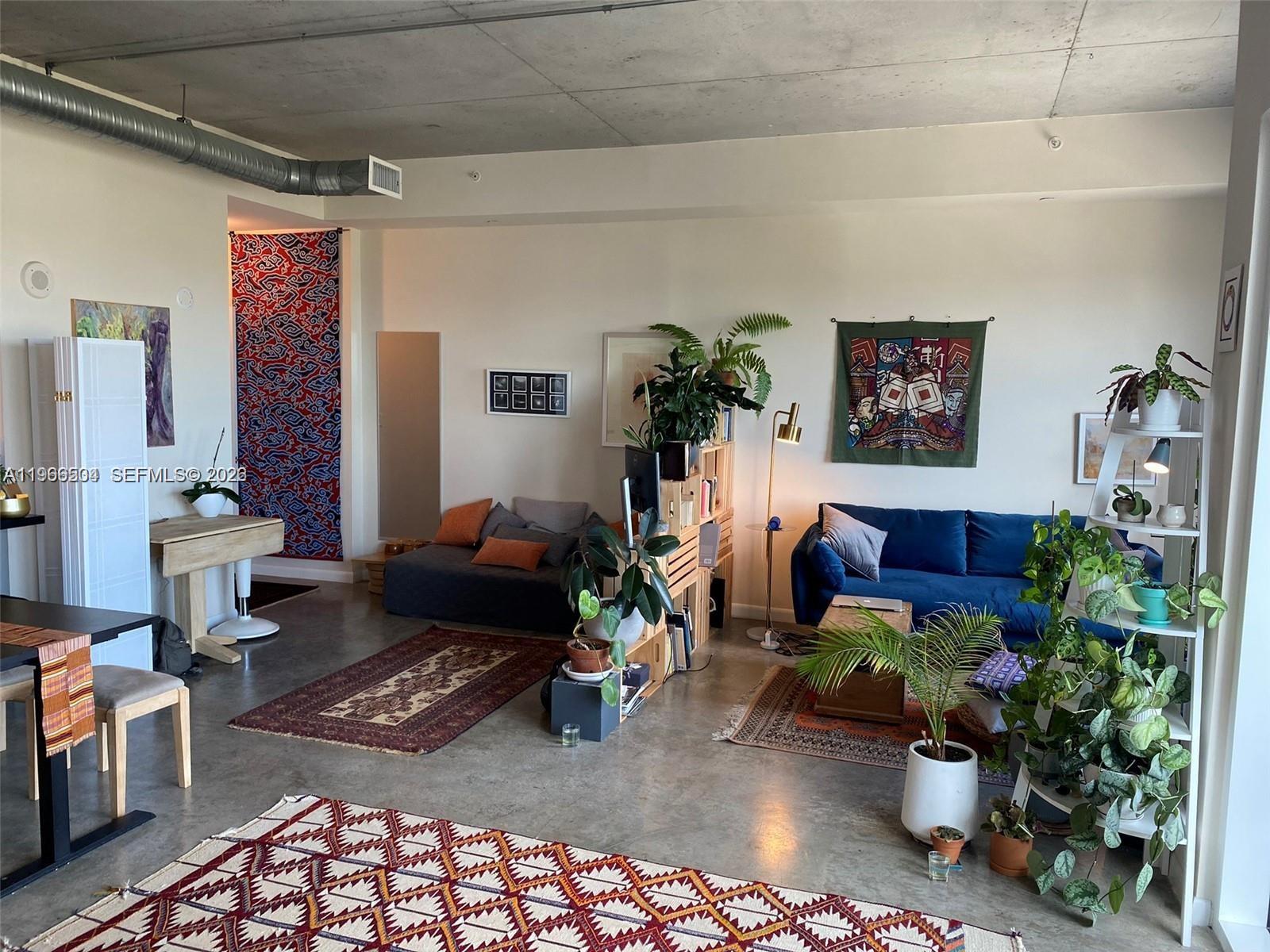 10 SW South River Dr