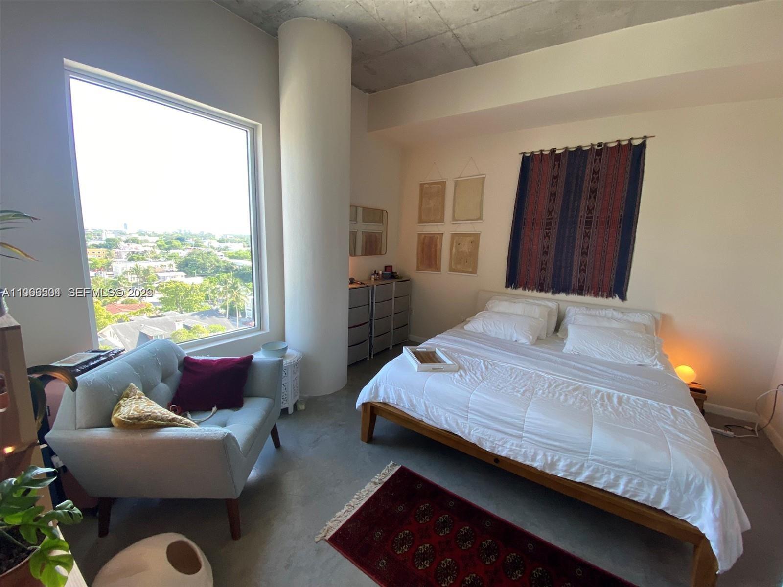 10 SW South River Dr