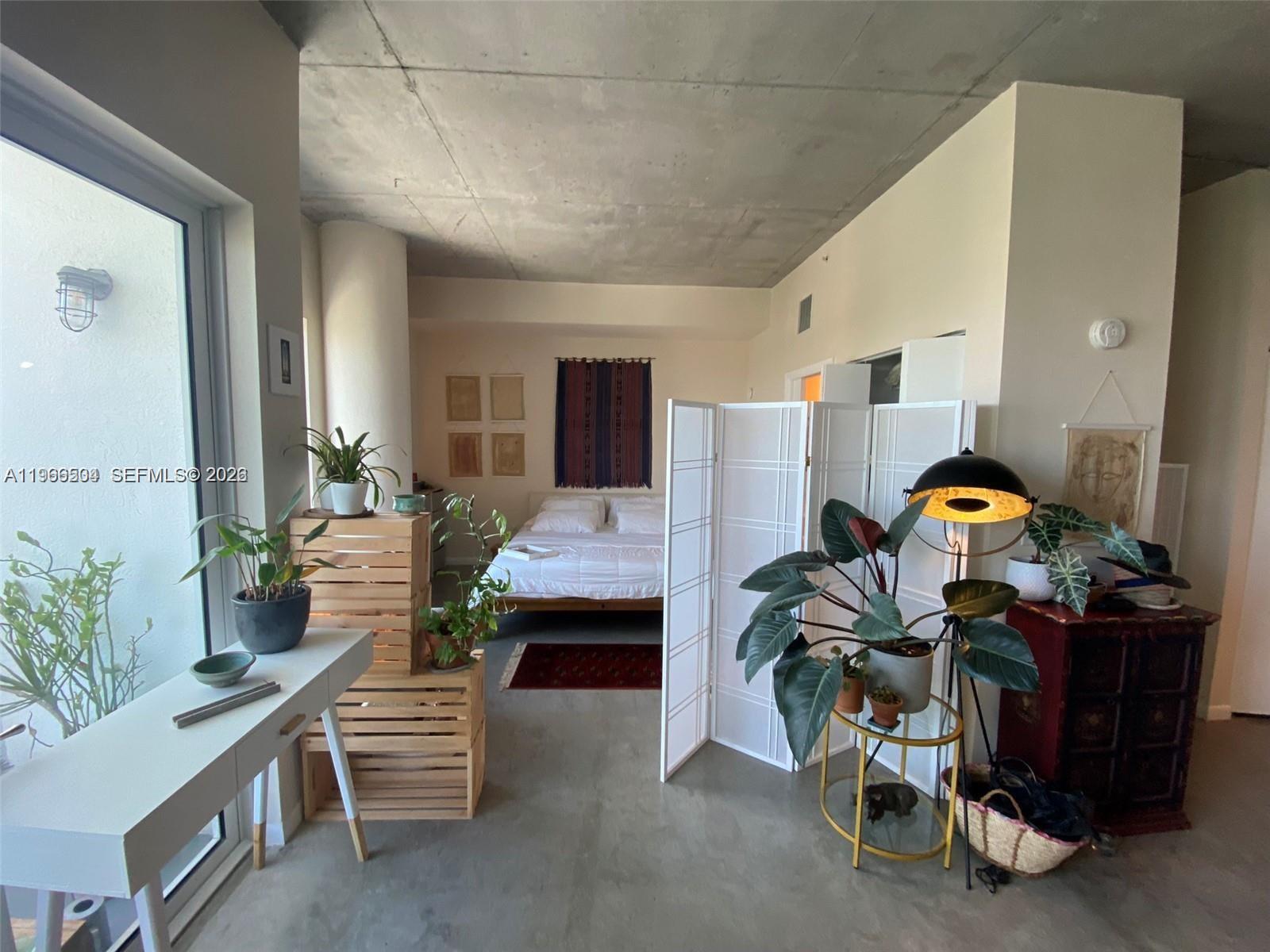 10 SW South River Dr