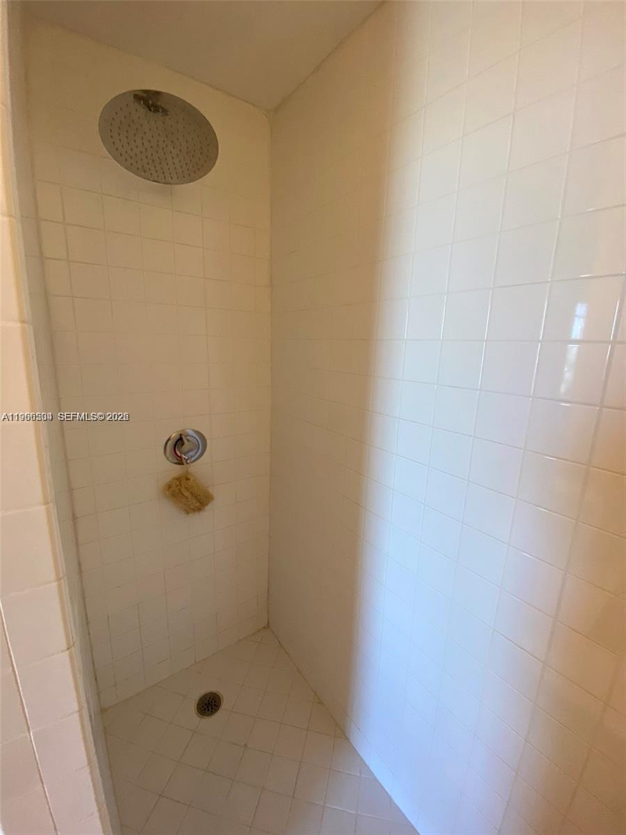 10 SW South River Dr