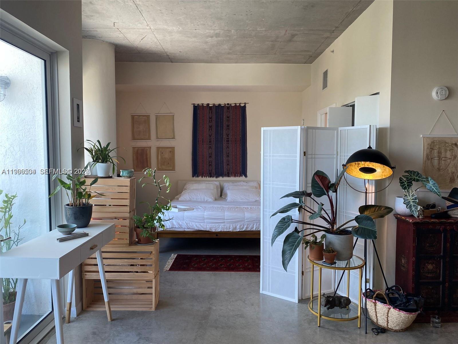 10 SW South River Dr