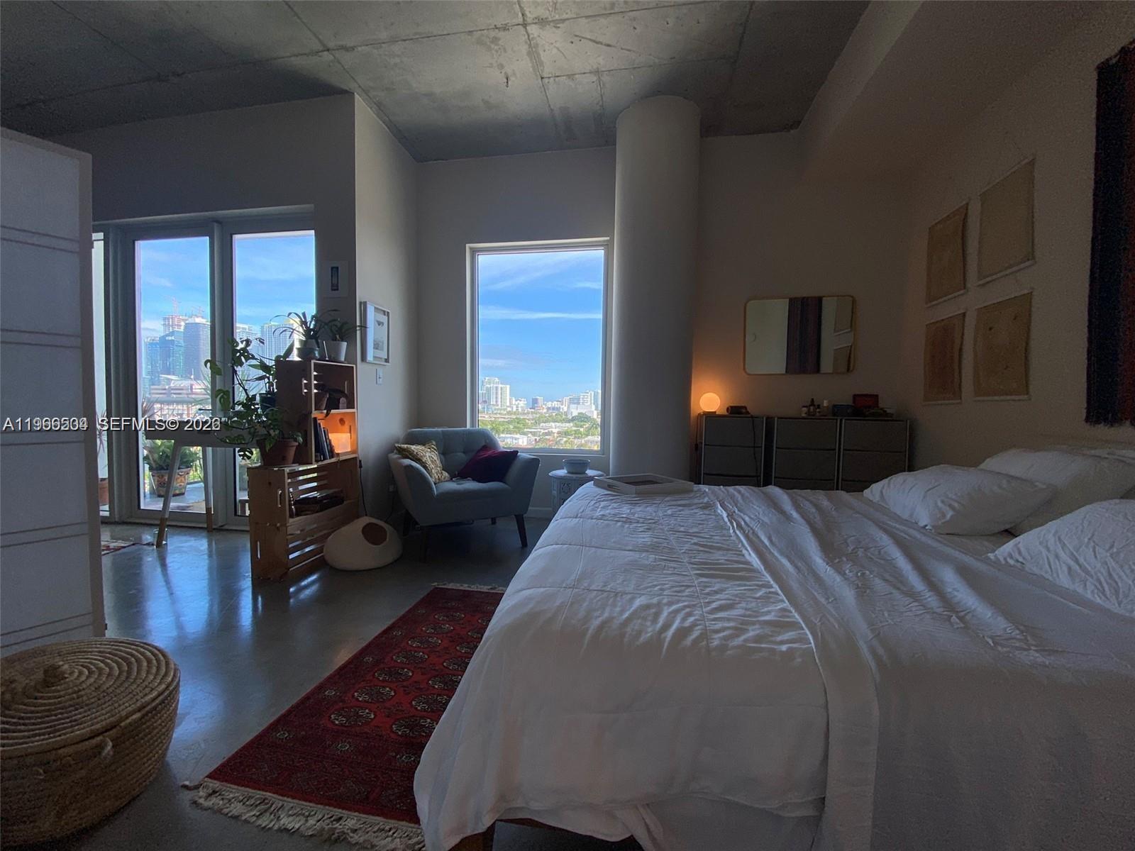 10 SW South River Dr