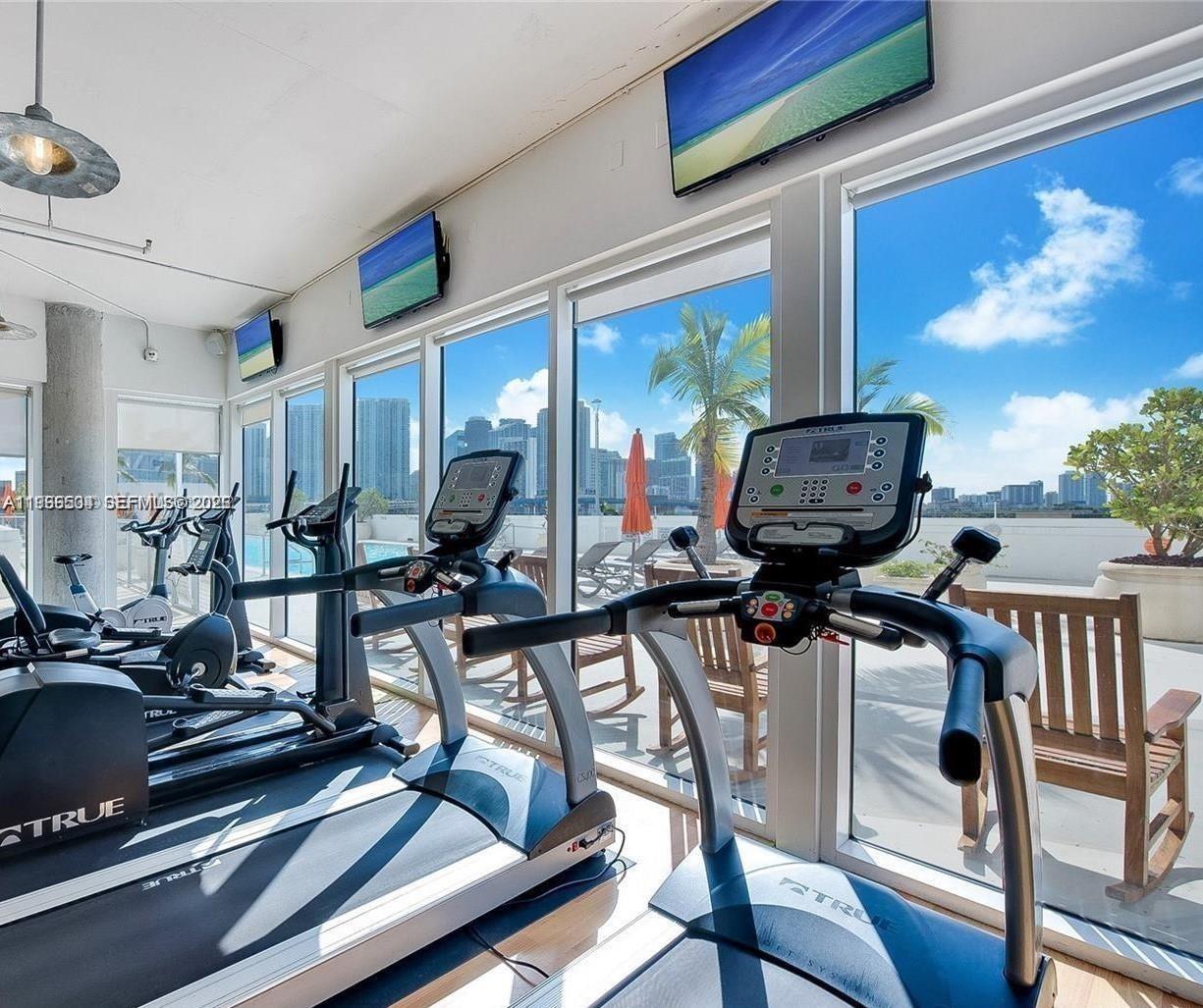 10 SW South River Dr