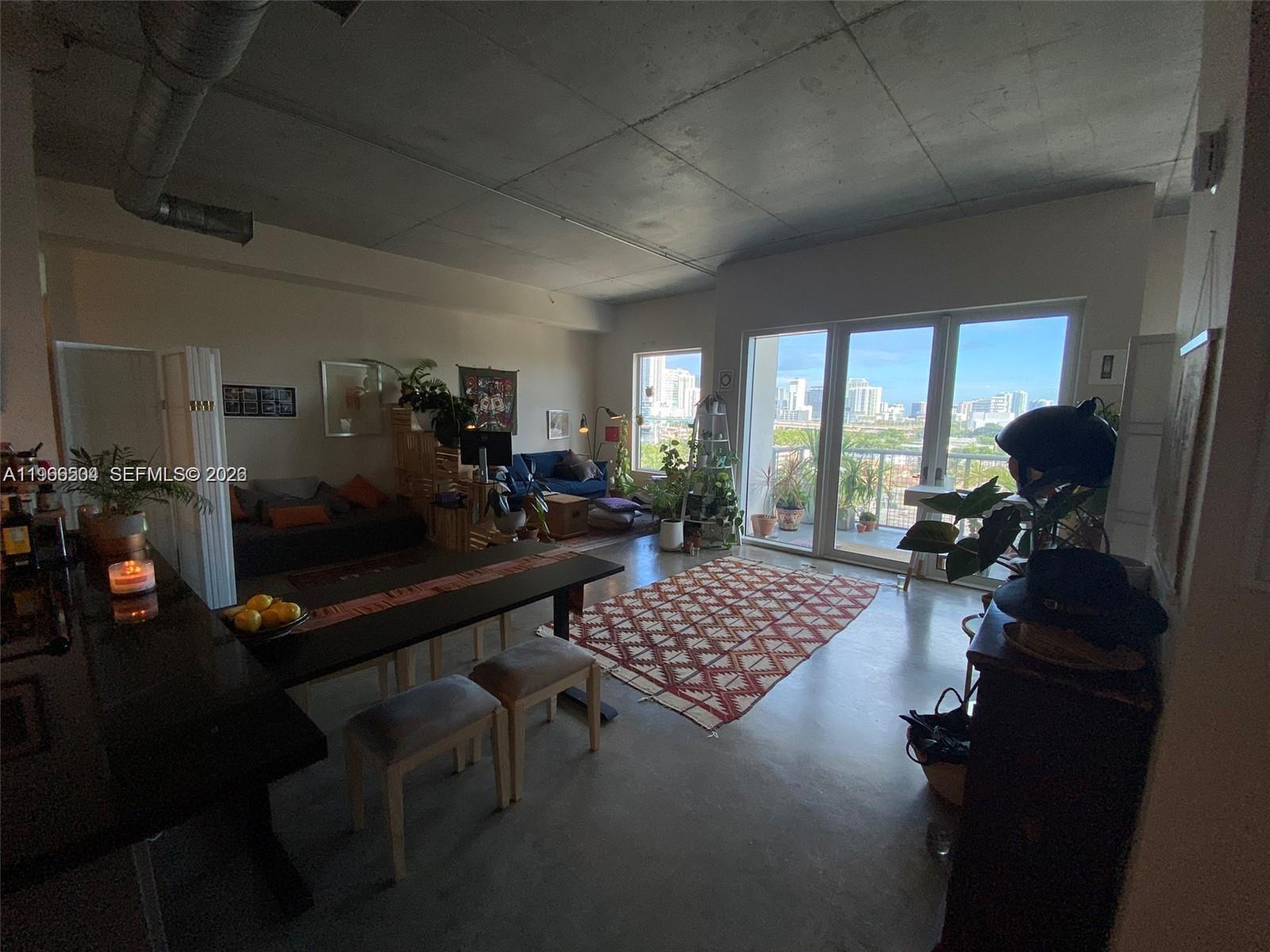 10 SW South River Dr