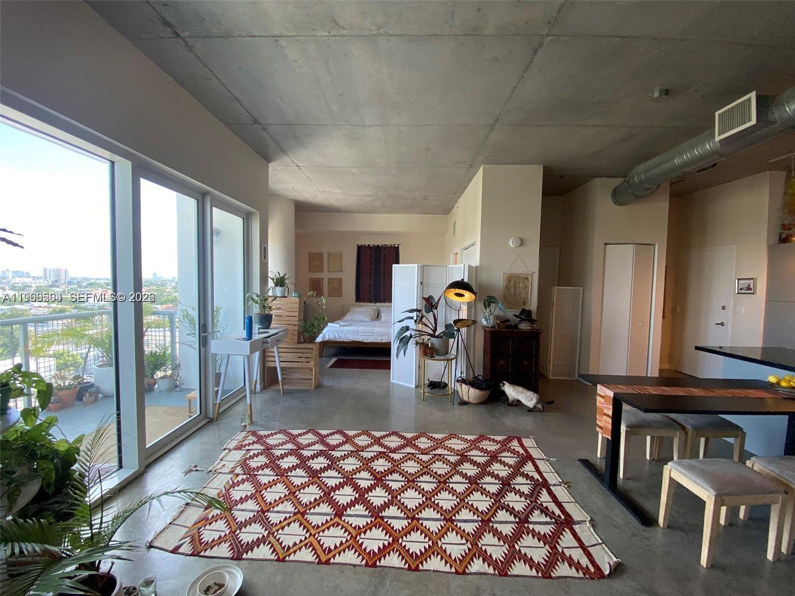 10 SW South River Dr