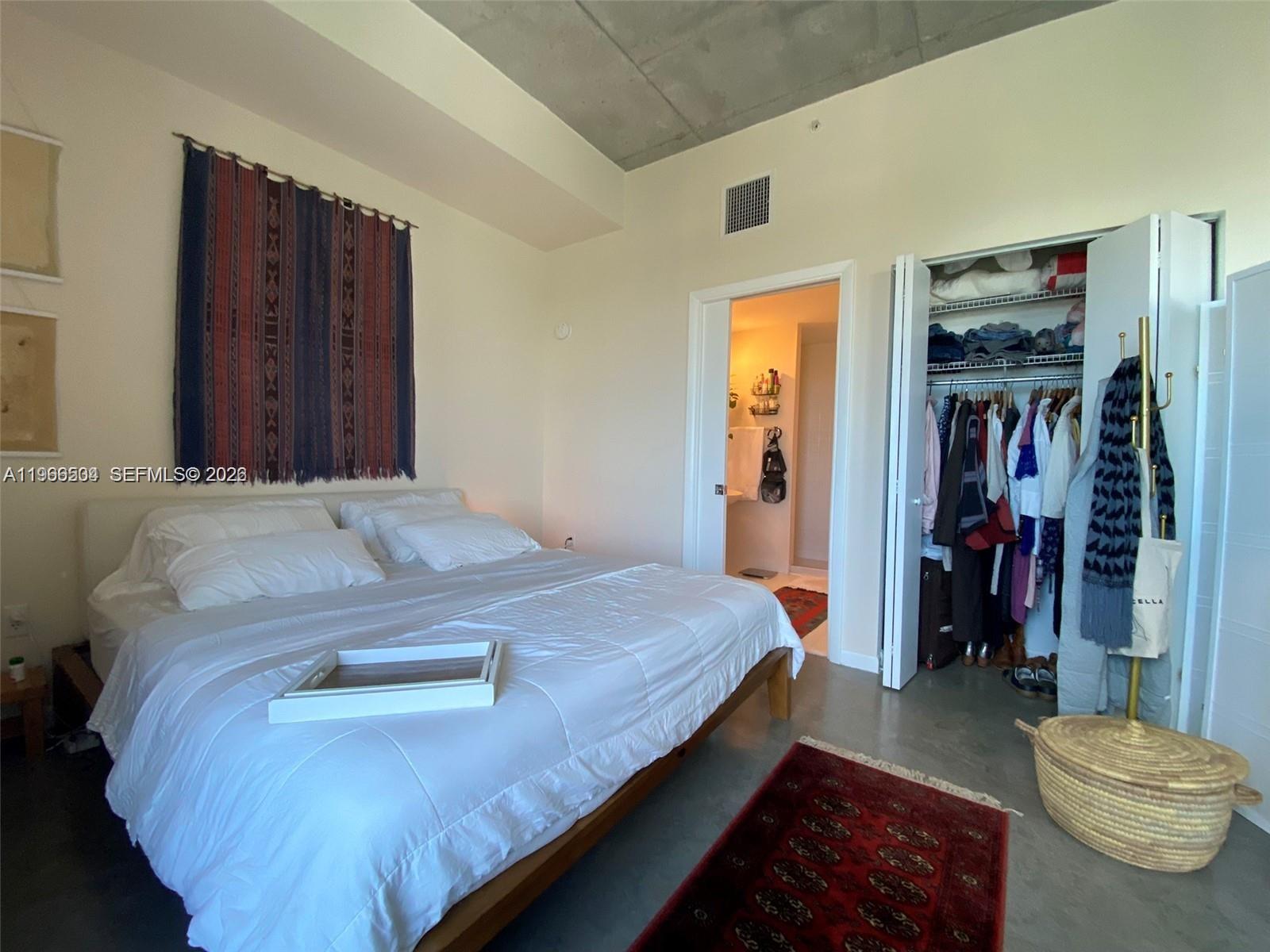 10 SW South River Dr