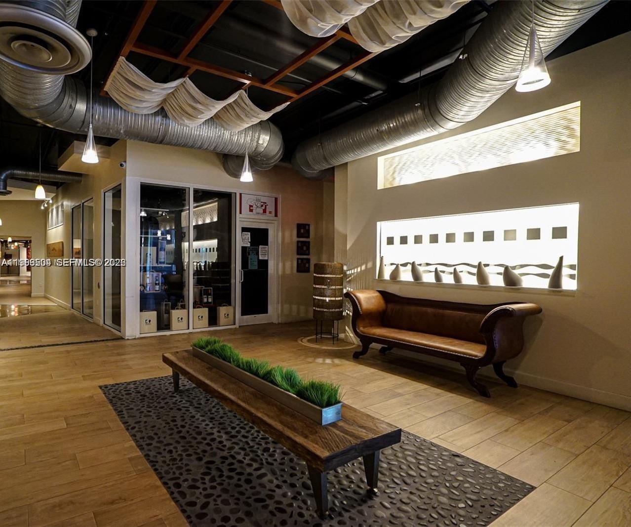 10 SW South River Dr