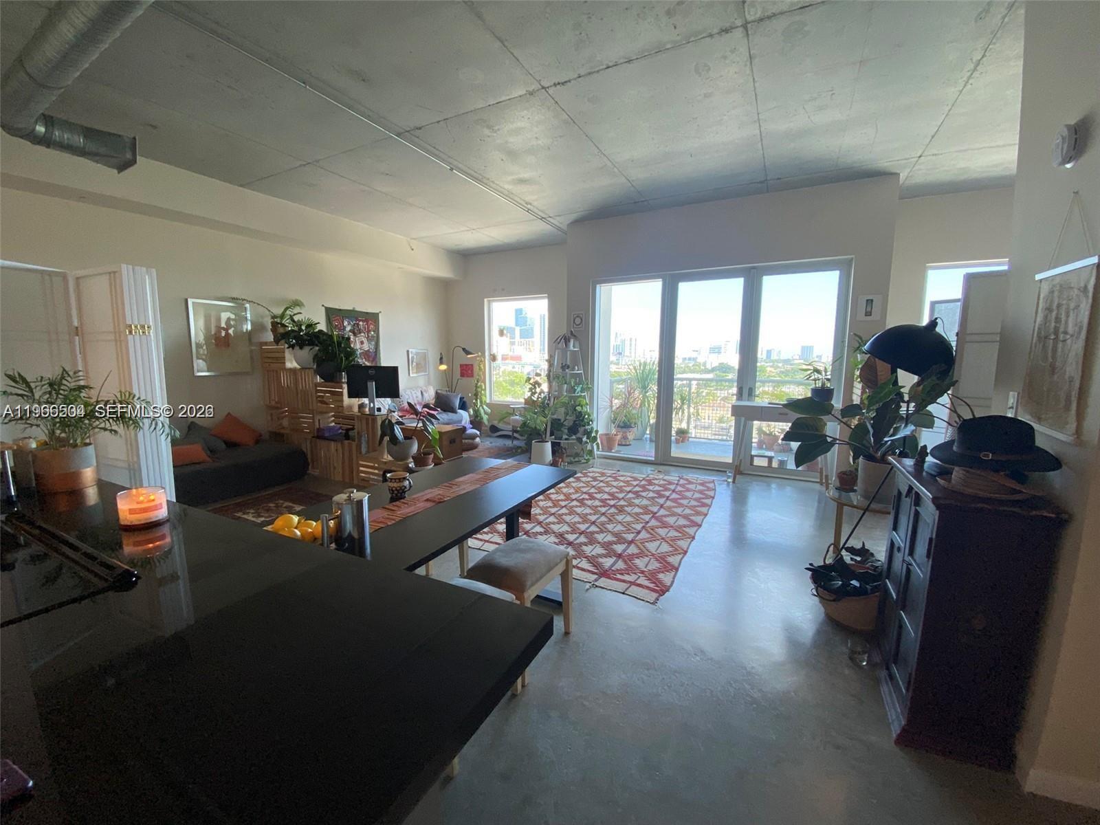 10 SW South River Dr