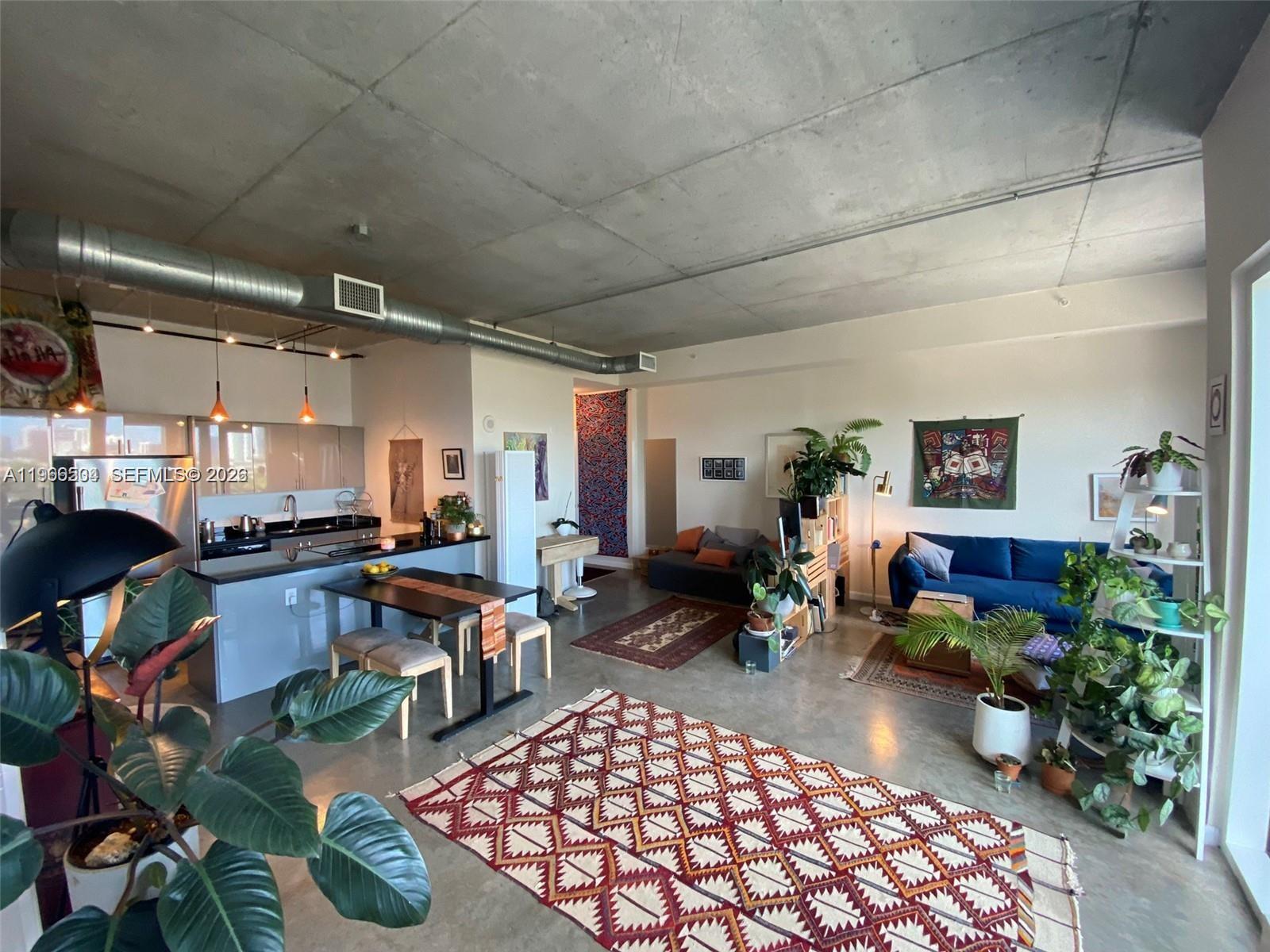 10 SW South River Dr