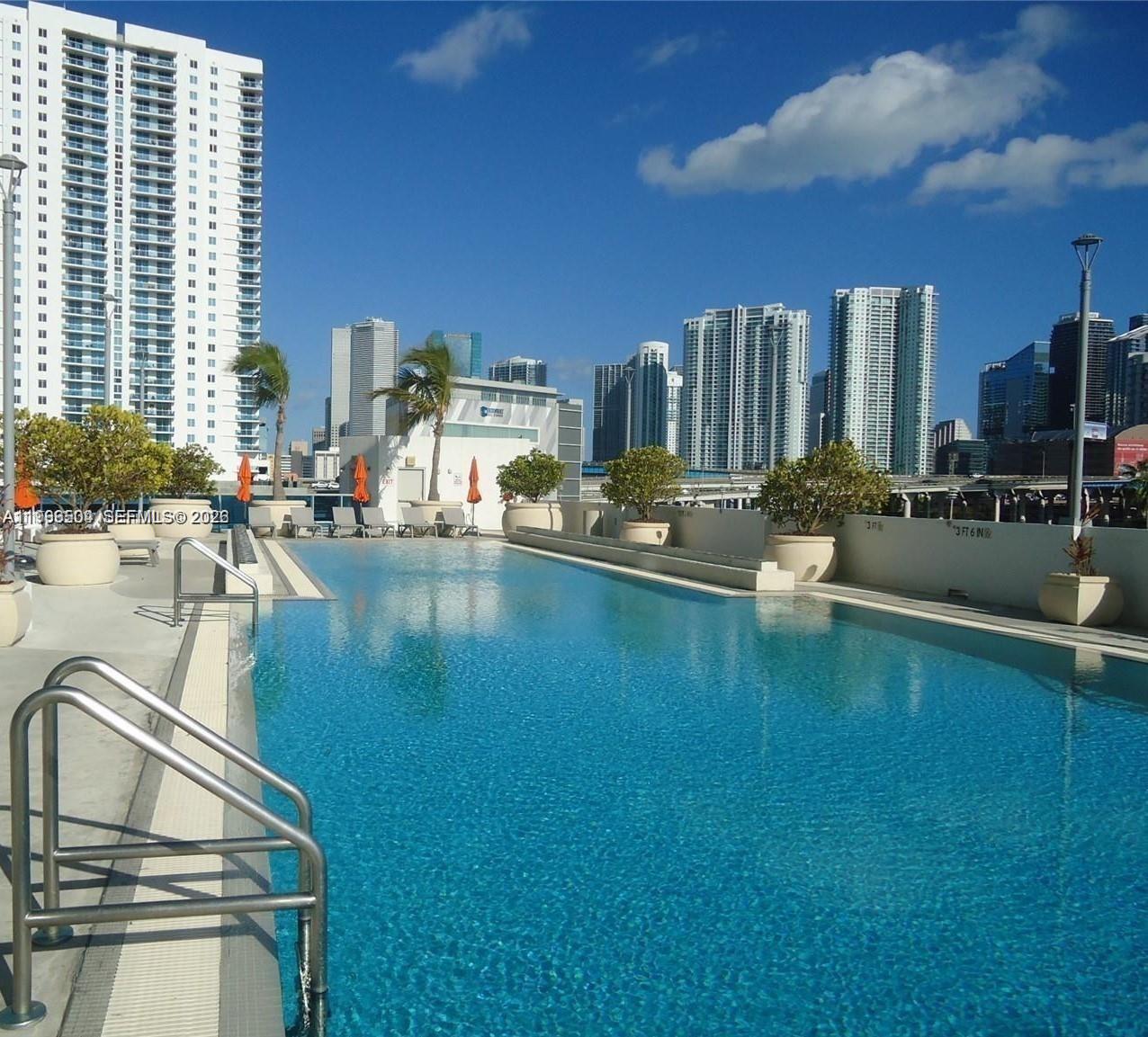 10 SW South River Dr