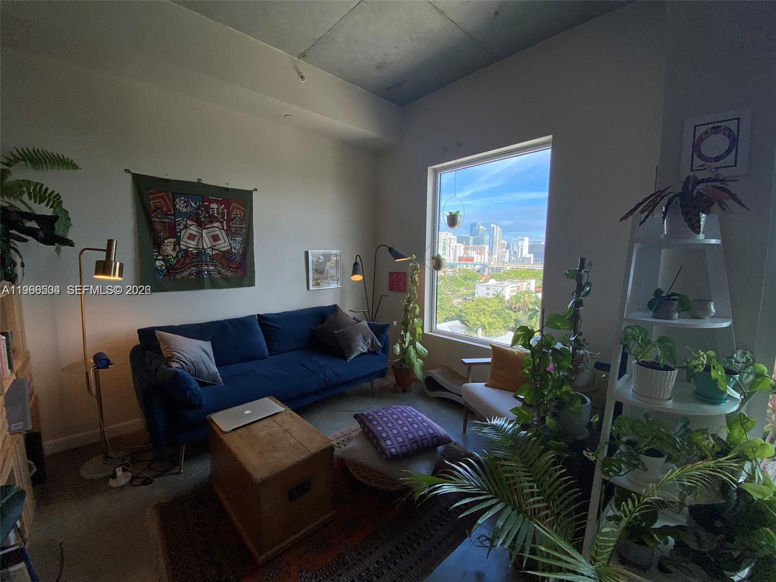 10 SW South River Dr