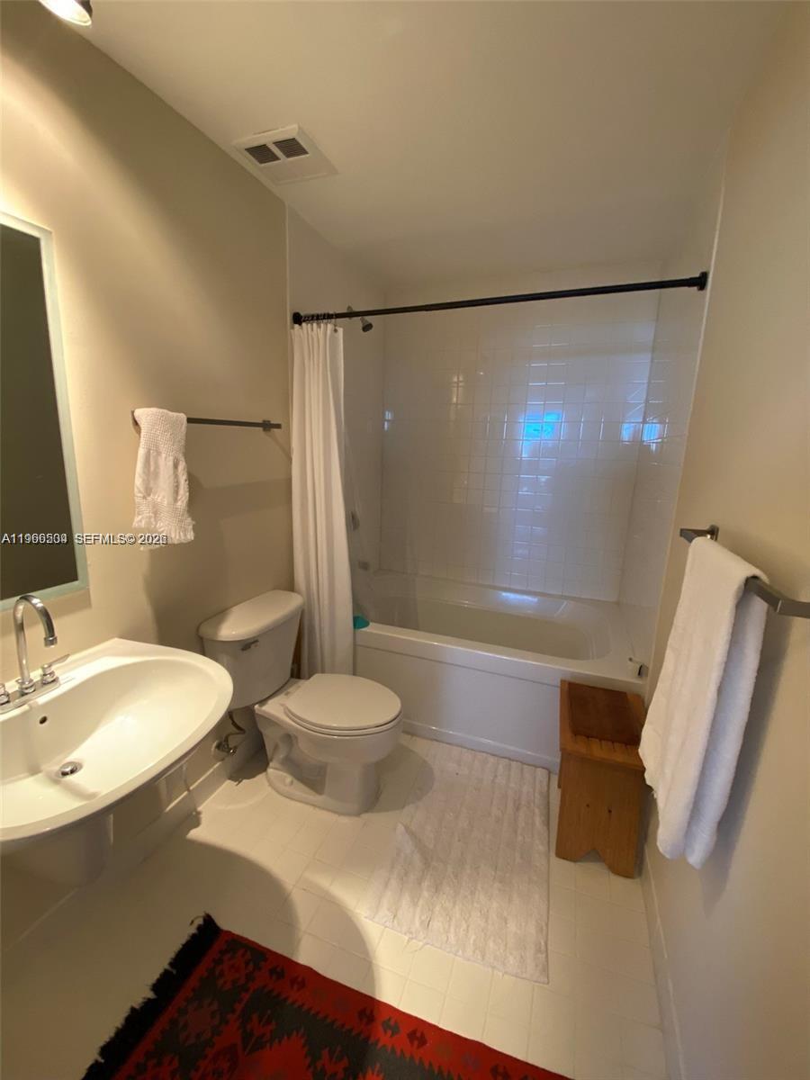 10 SW South River Dr