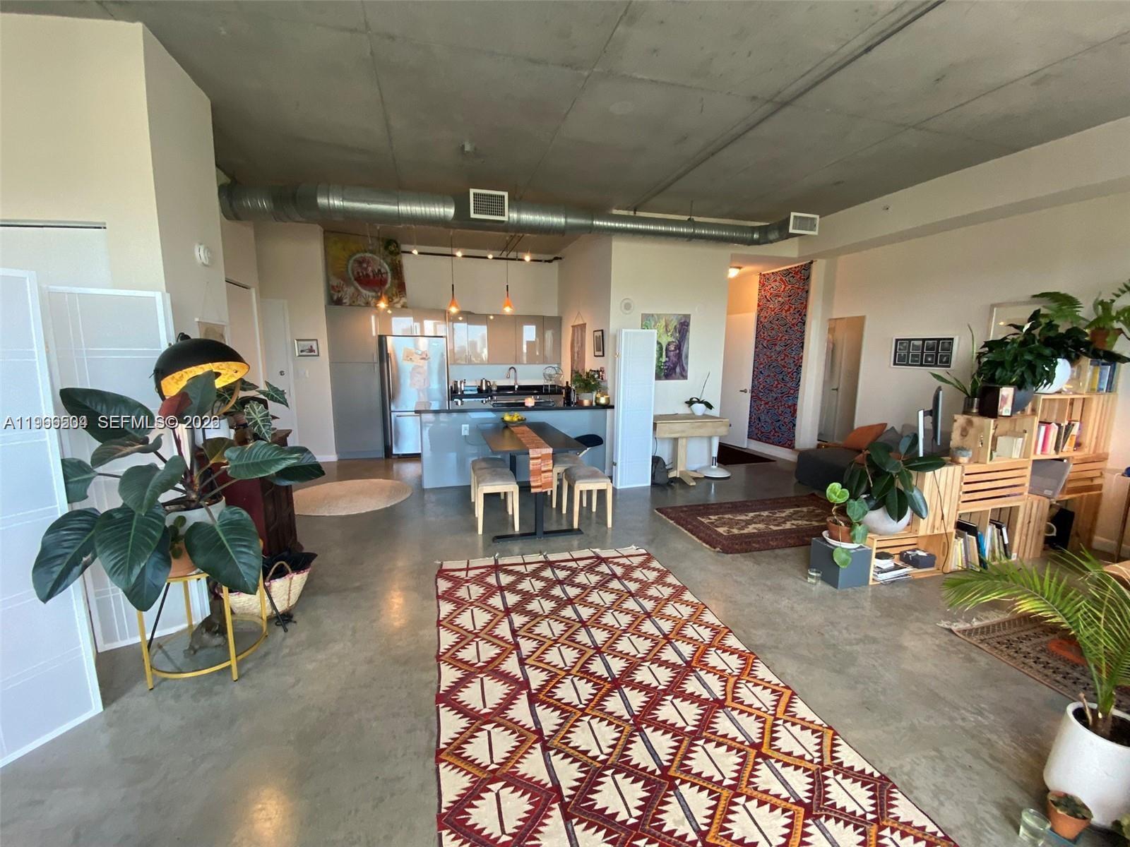 10 SW South River Dr