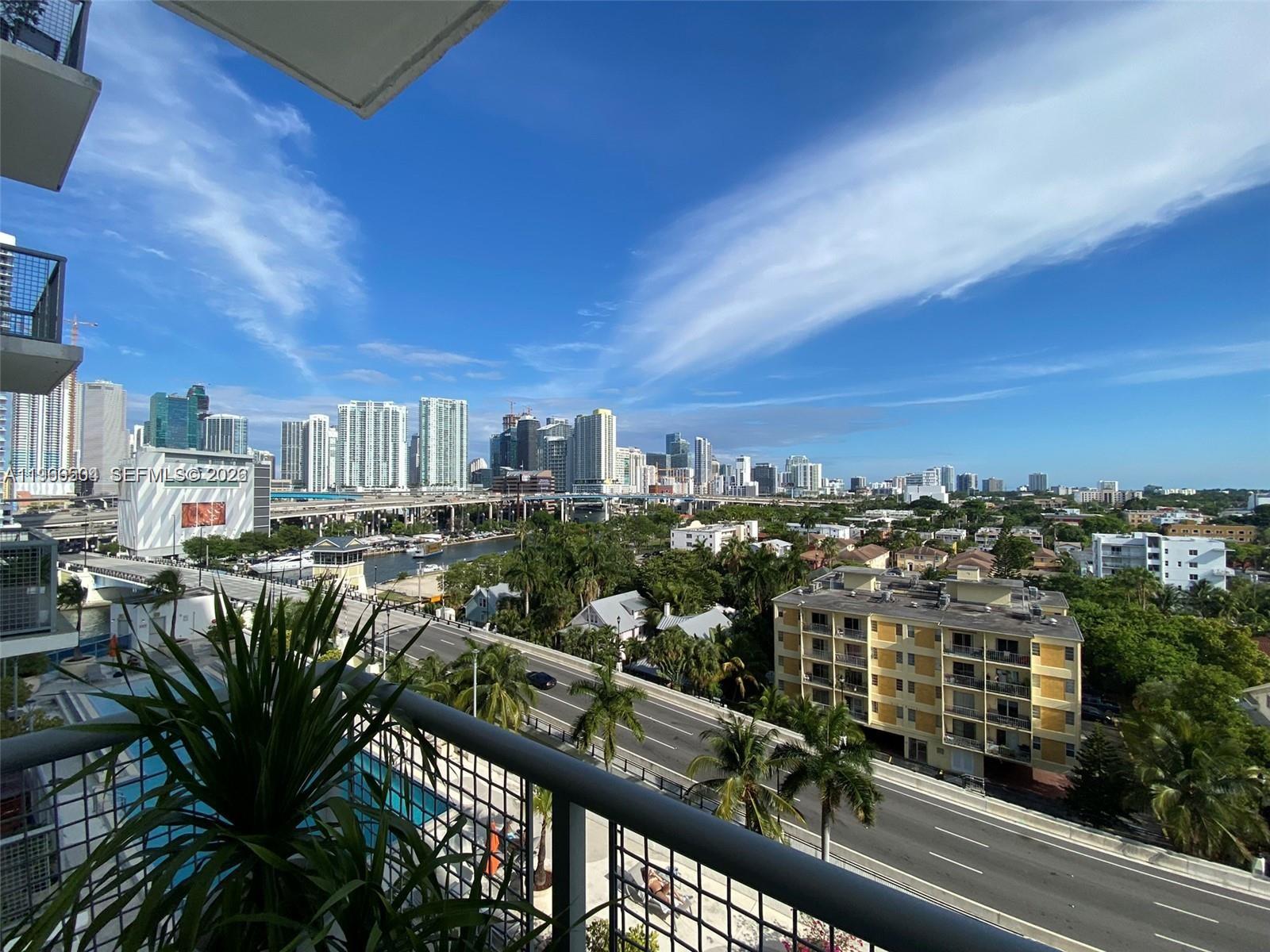 10 SW South River Dr