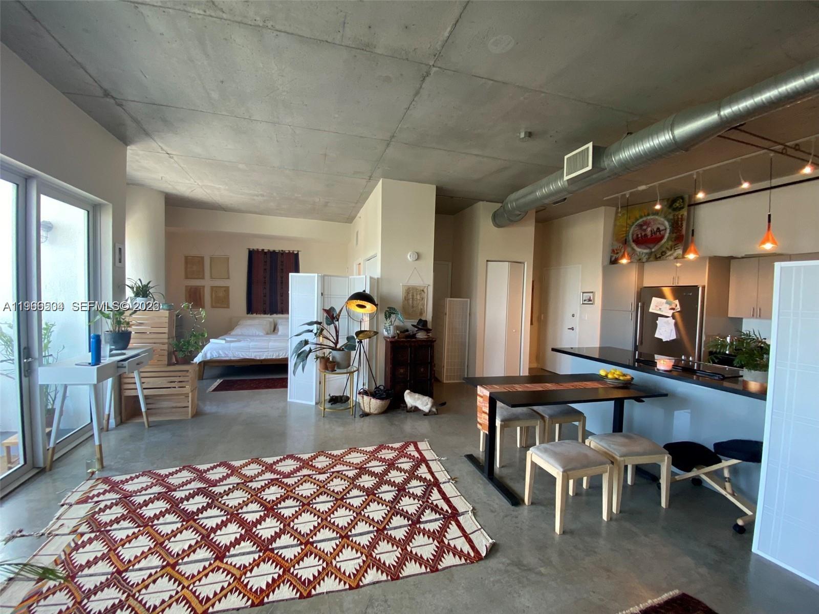 10 SW South River Dr