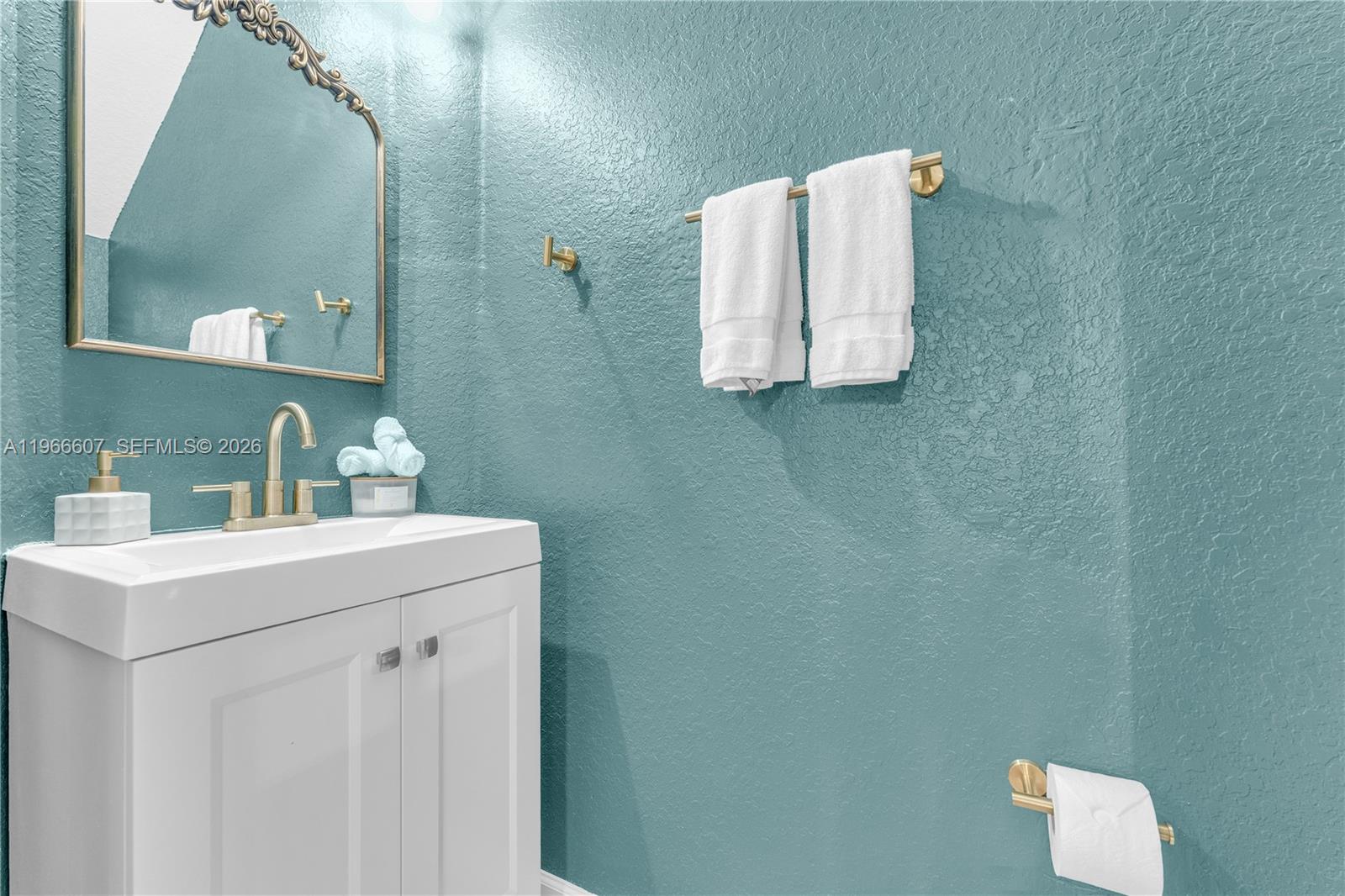 8844 S Isles Cir # 0