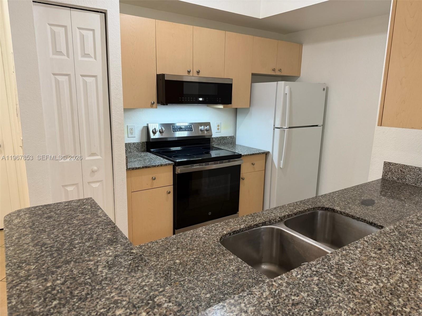 2445 Centergate Dr # 205