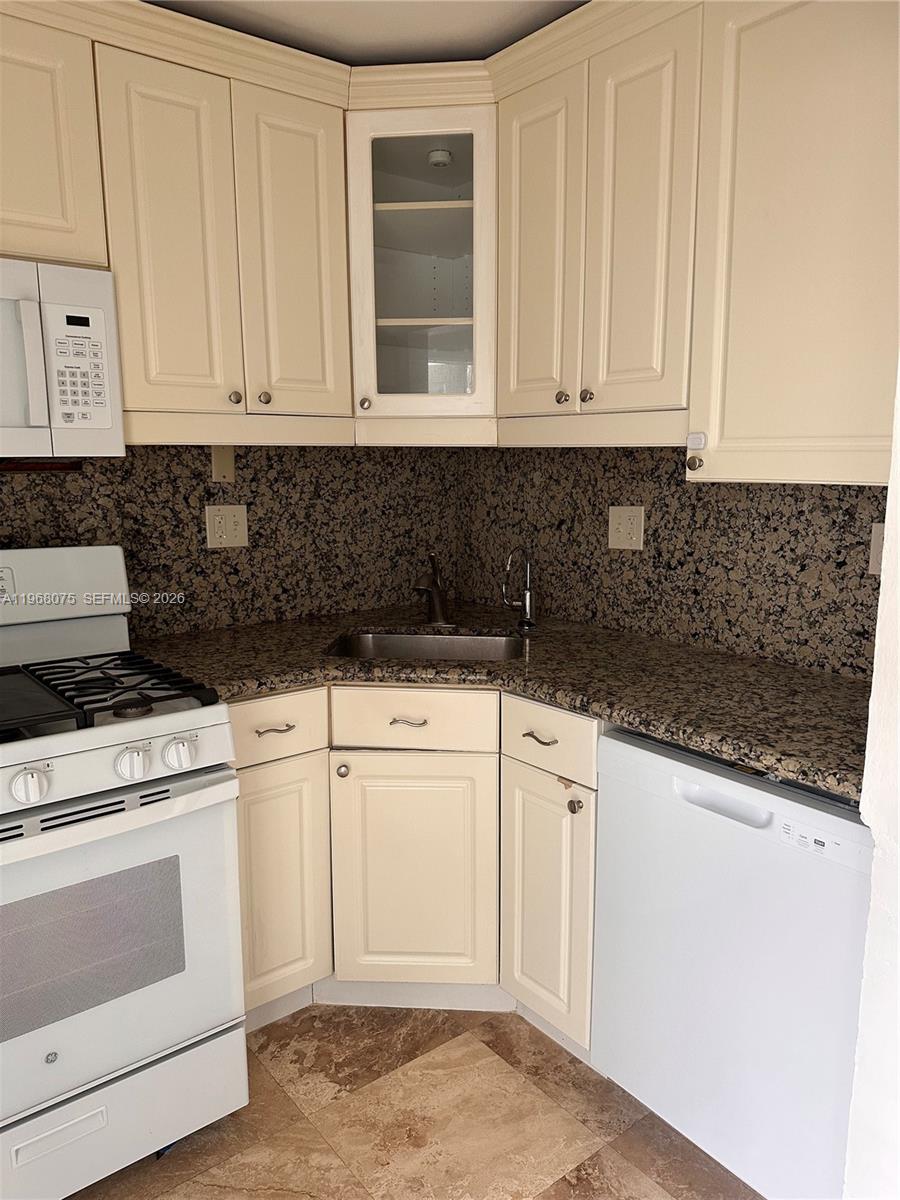 8600 SW 67th Ave # 942